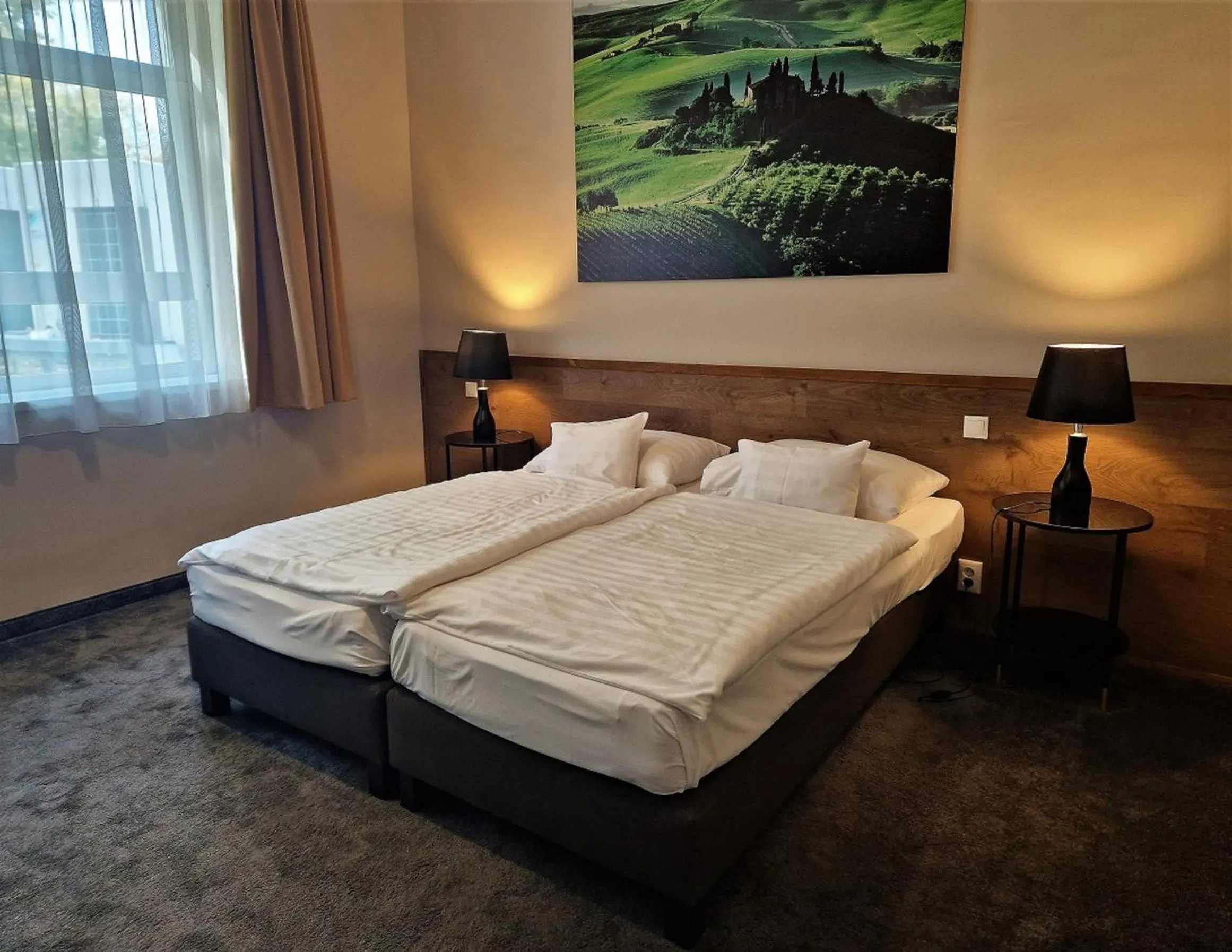 Photo of the whole room, Bed in Garda Hotel