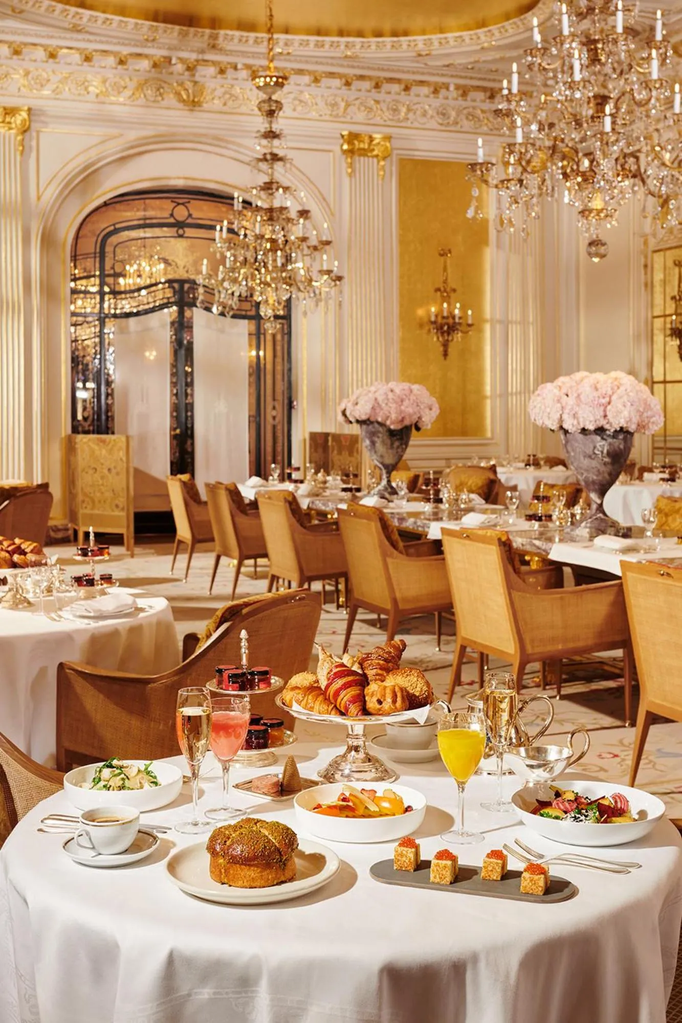 Food and drinks in Hôtel Plaza Athénée - Dorchester Collection