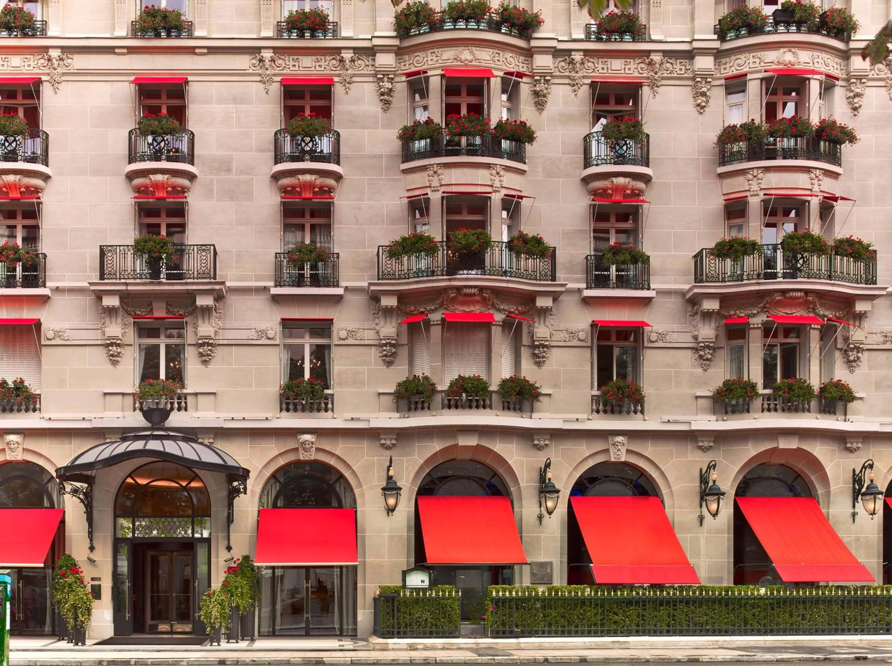 Facade/entrance in Hôtel Plaza Athénée - Dorchester Collection