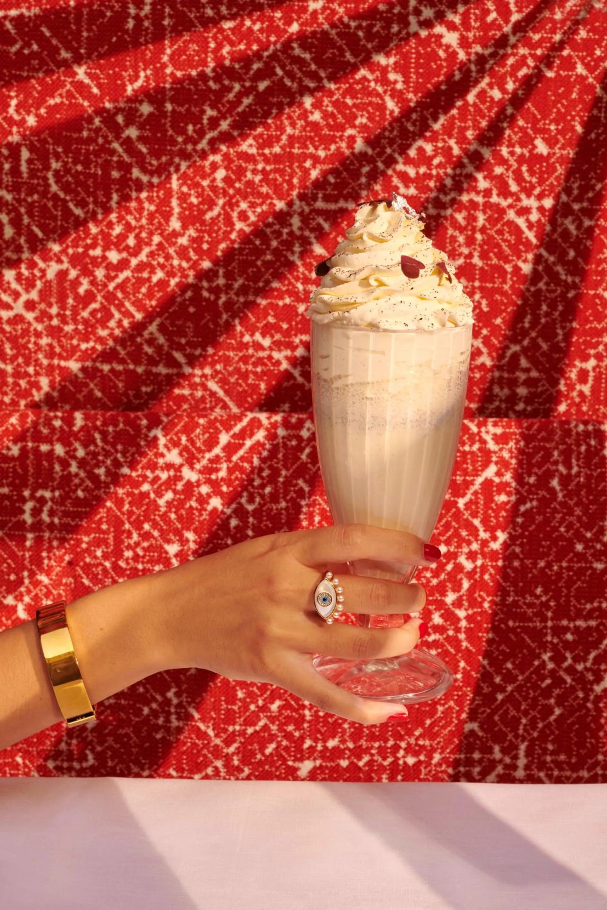 Food and drinks in Hôtel Plaza Athénée - Dorchester Collection