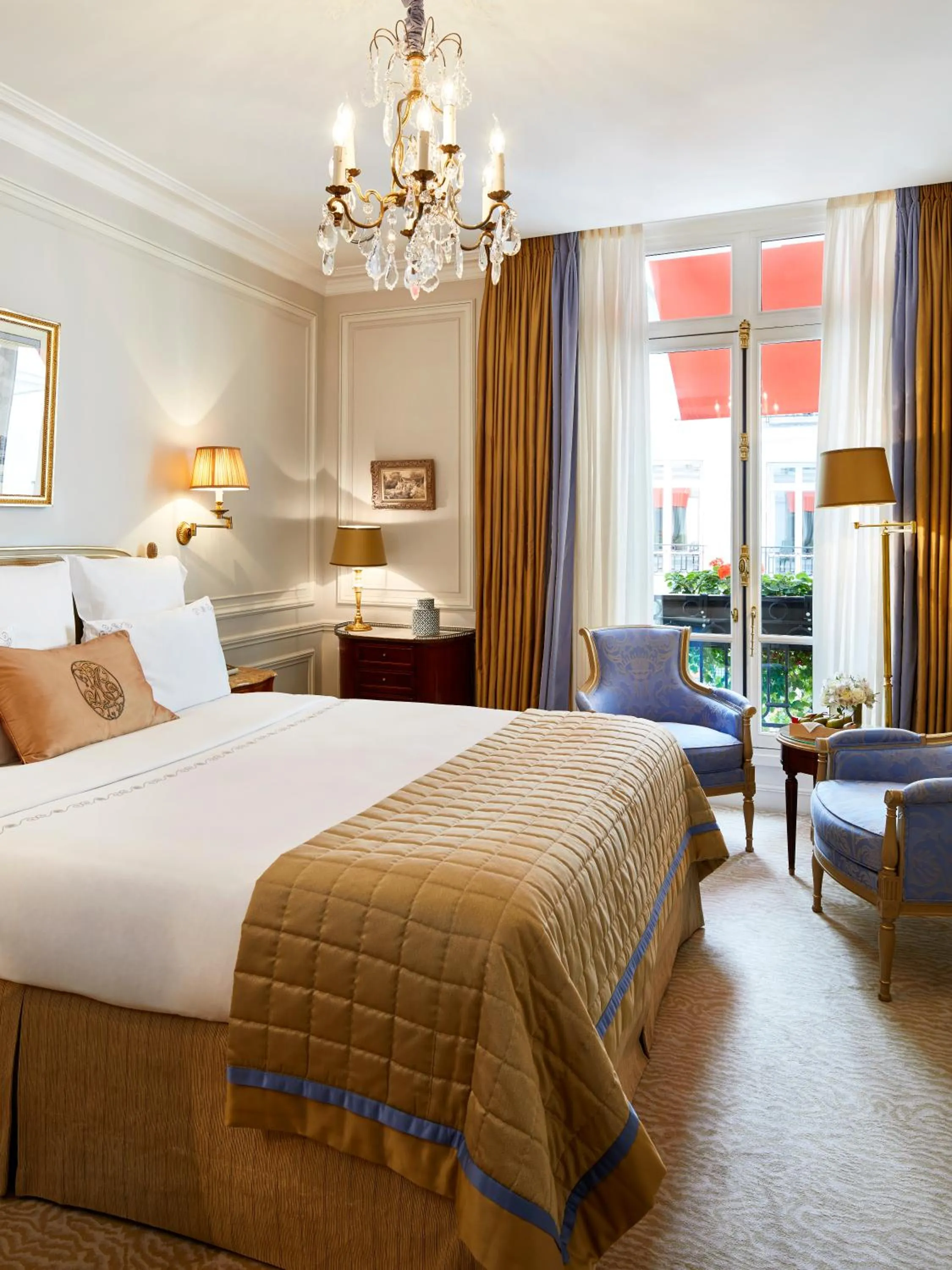 Large Single Room - single occupancy in Hôtel Plaza Athénée - Dorchester Collection