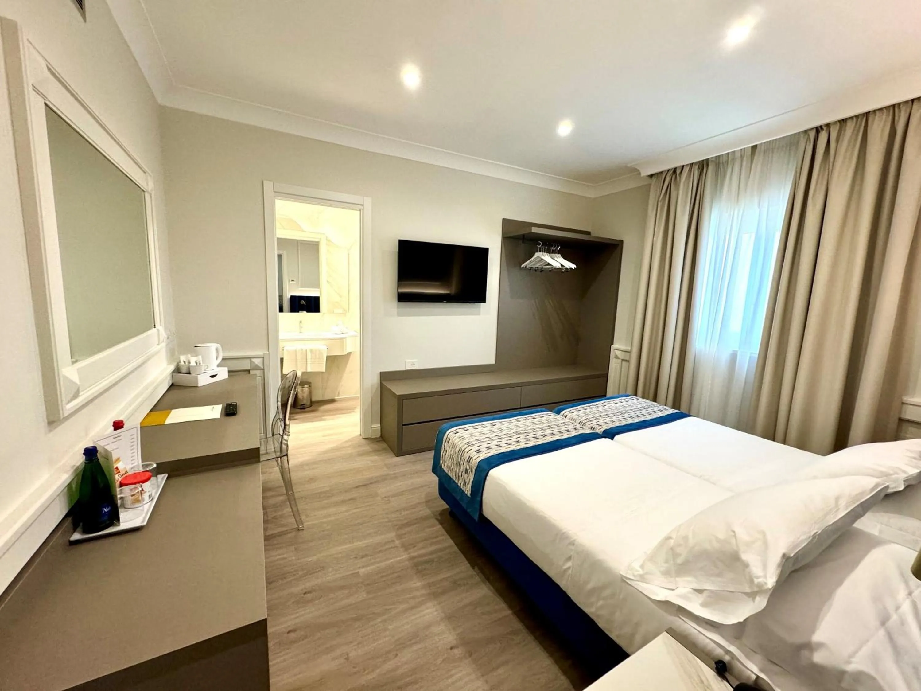 Bedroom, Bed in Hotel Michelangelo