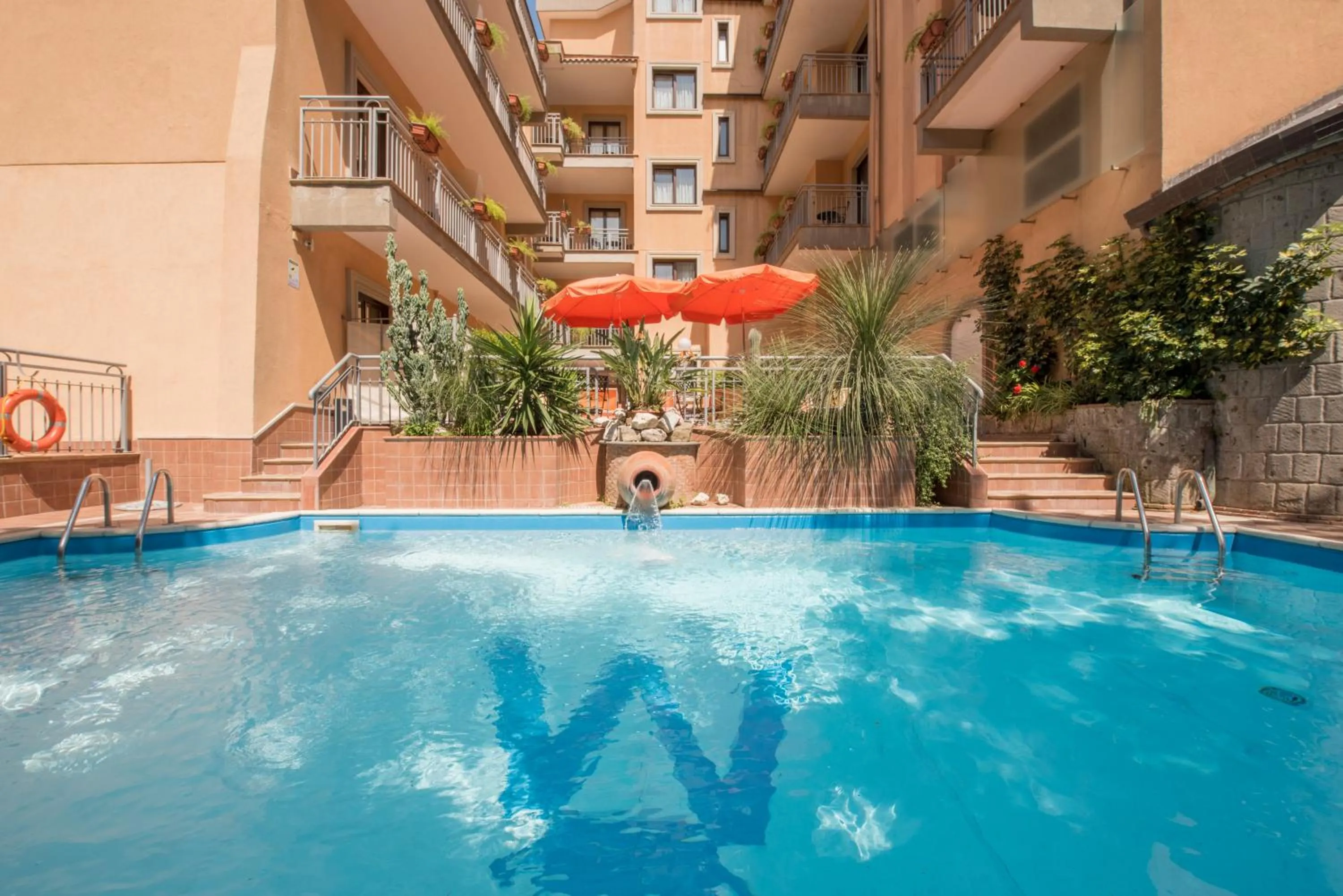 Swimming pool in Hotel Michelangelo