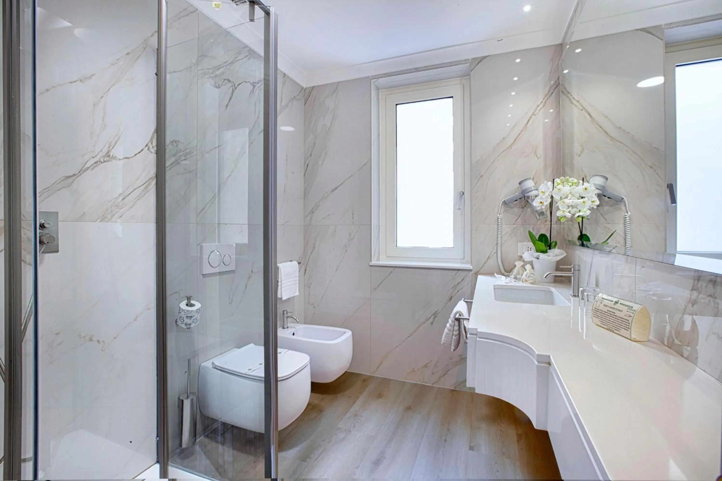 Shower in Hotel Michelangelo