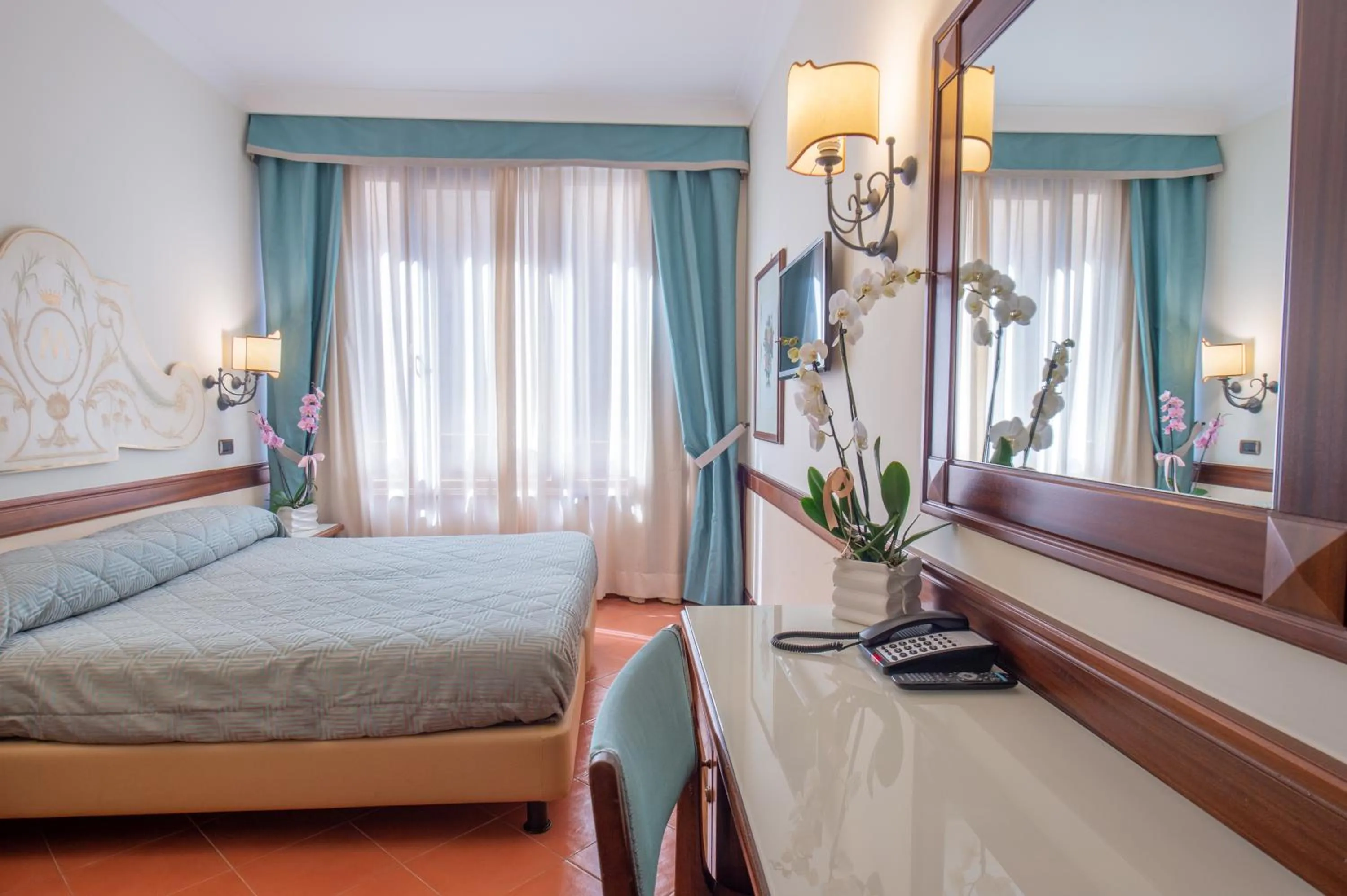 Photo of the whole room, Bed in Hotel Michelangelo