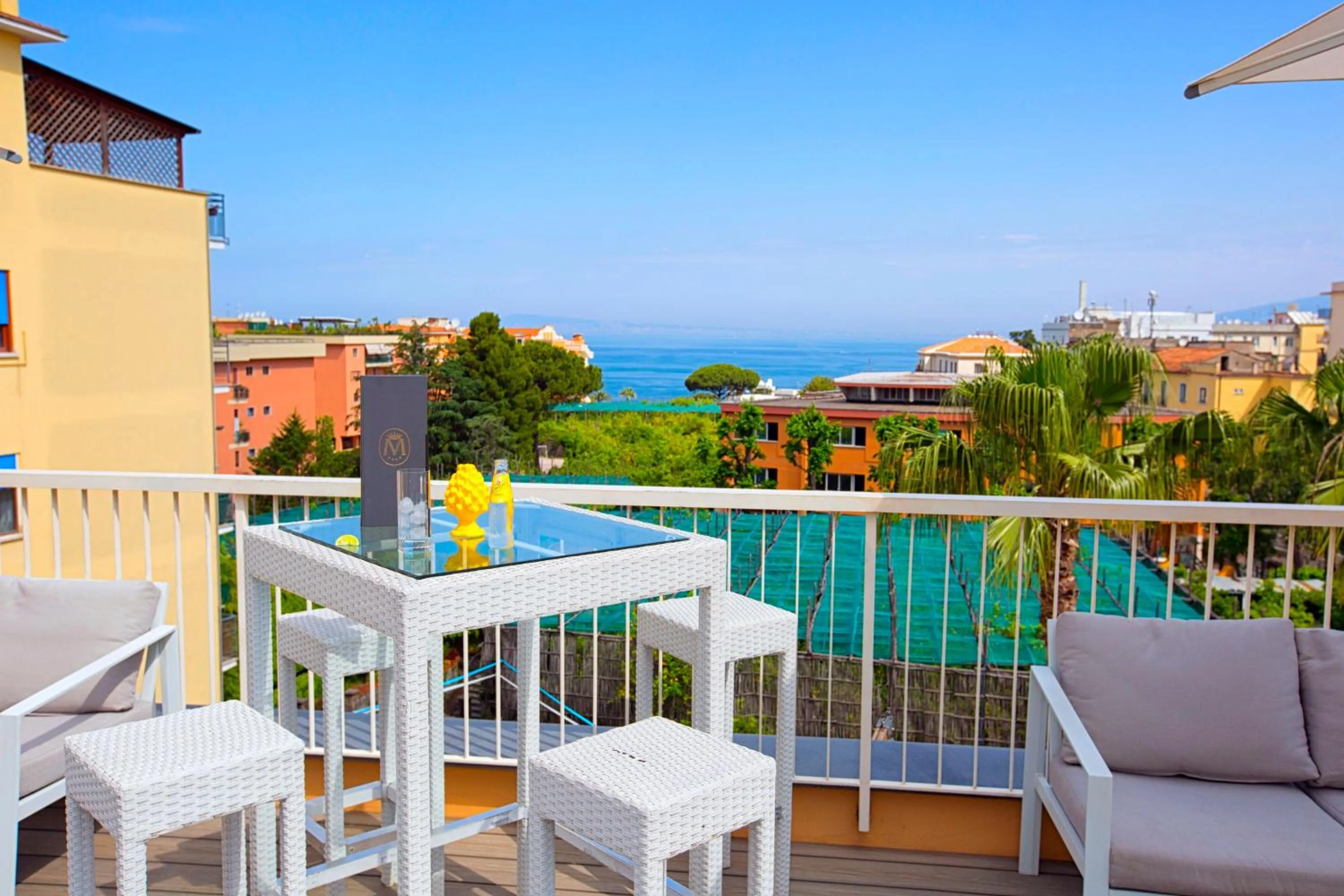 Restaurant/places to eat in Hotel Michelangelo