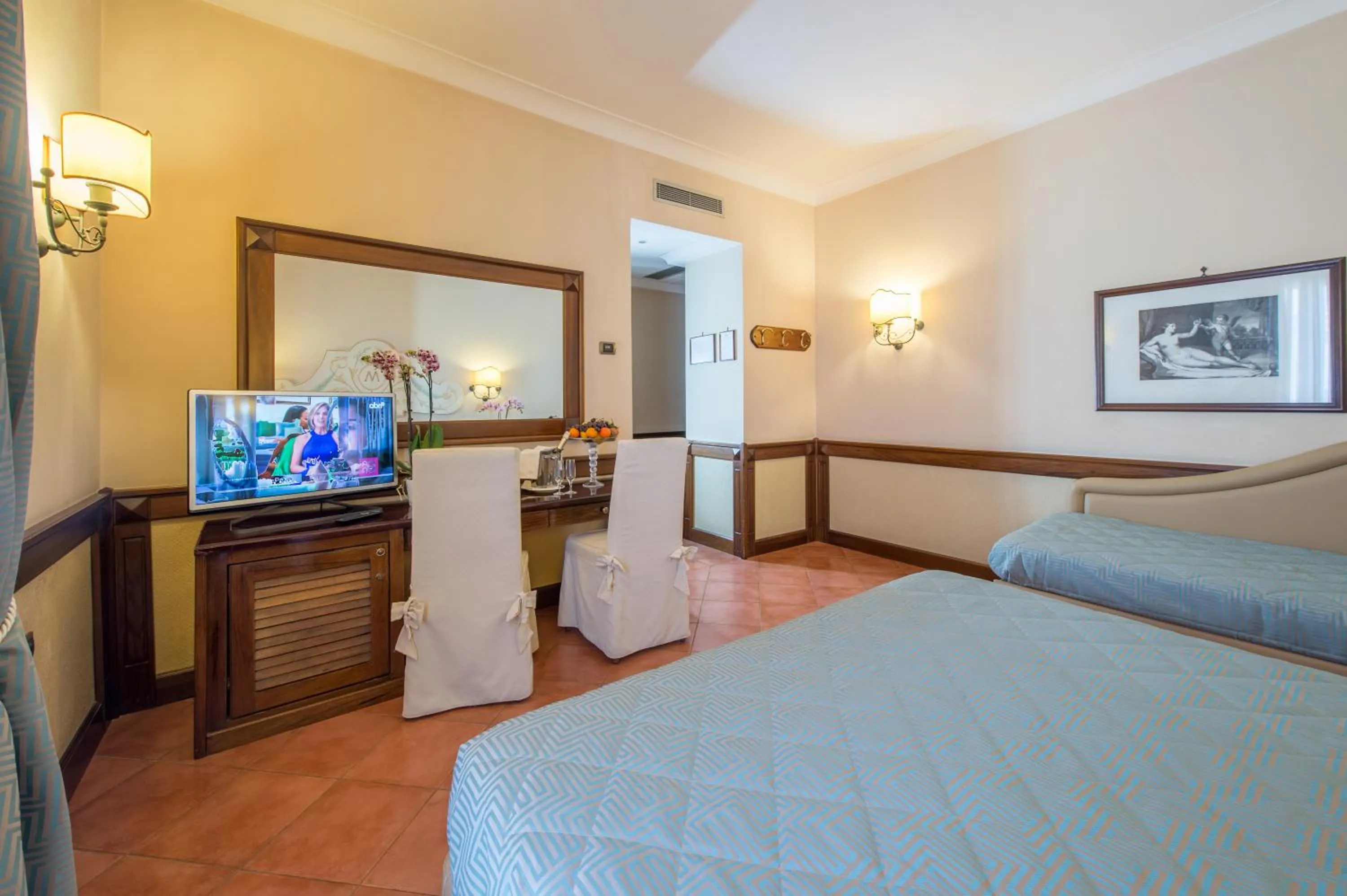 Photo of the whole room, Bed in Hotel Michelangelo