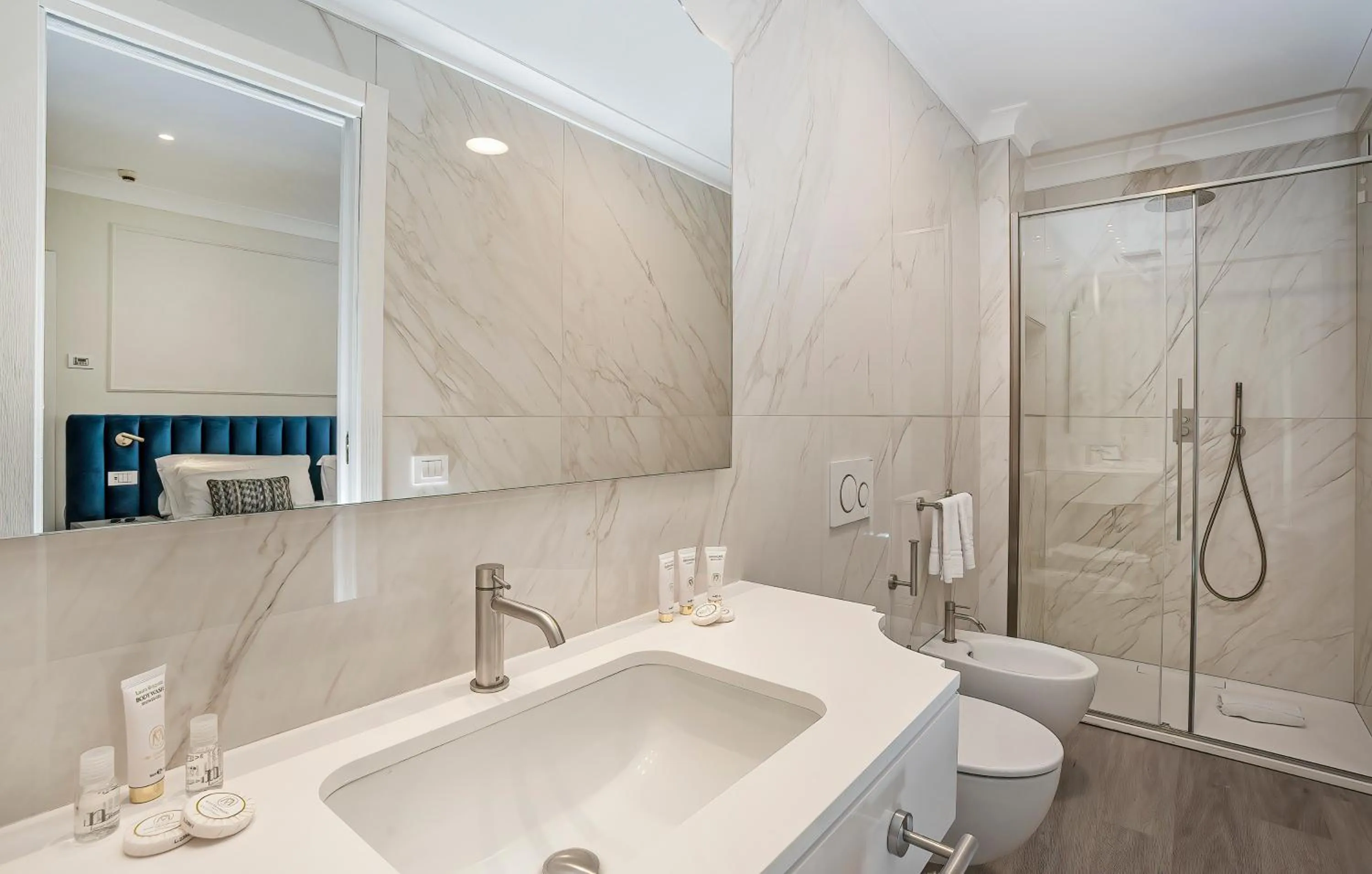 Shower in Hotel Michelangelo