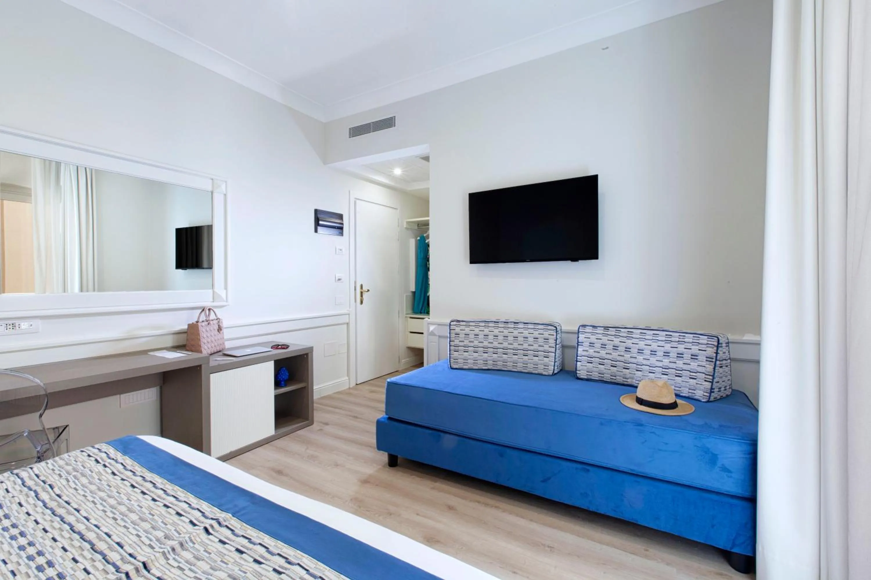 Photo of the whole room, Bed in Hotel Michelangelo