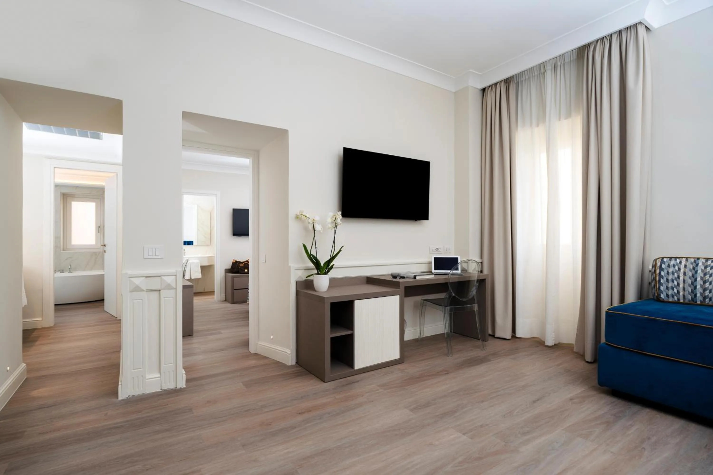 Photo of the whole room in Hotel Michelangelo