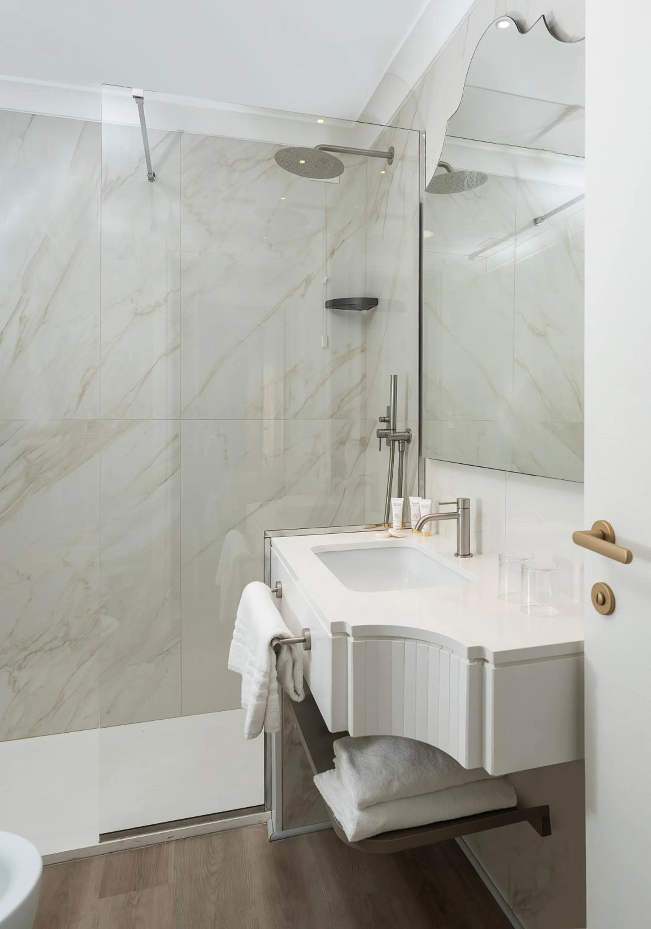 Shower in Hotel Michelangelo