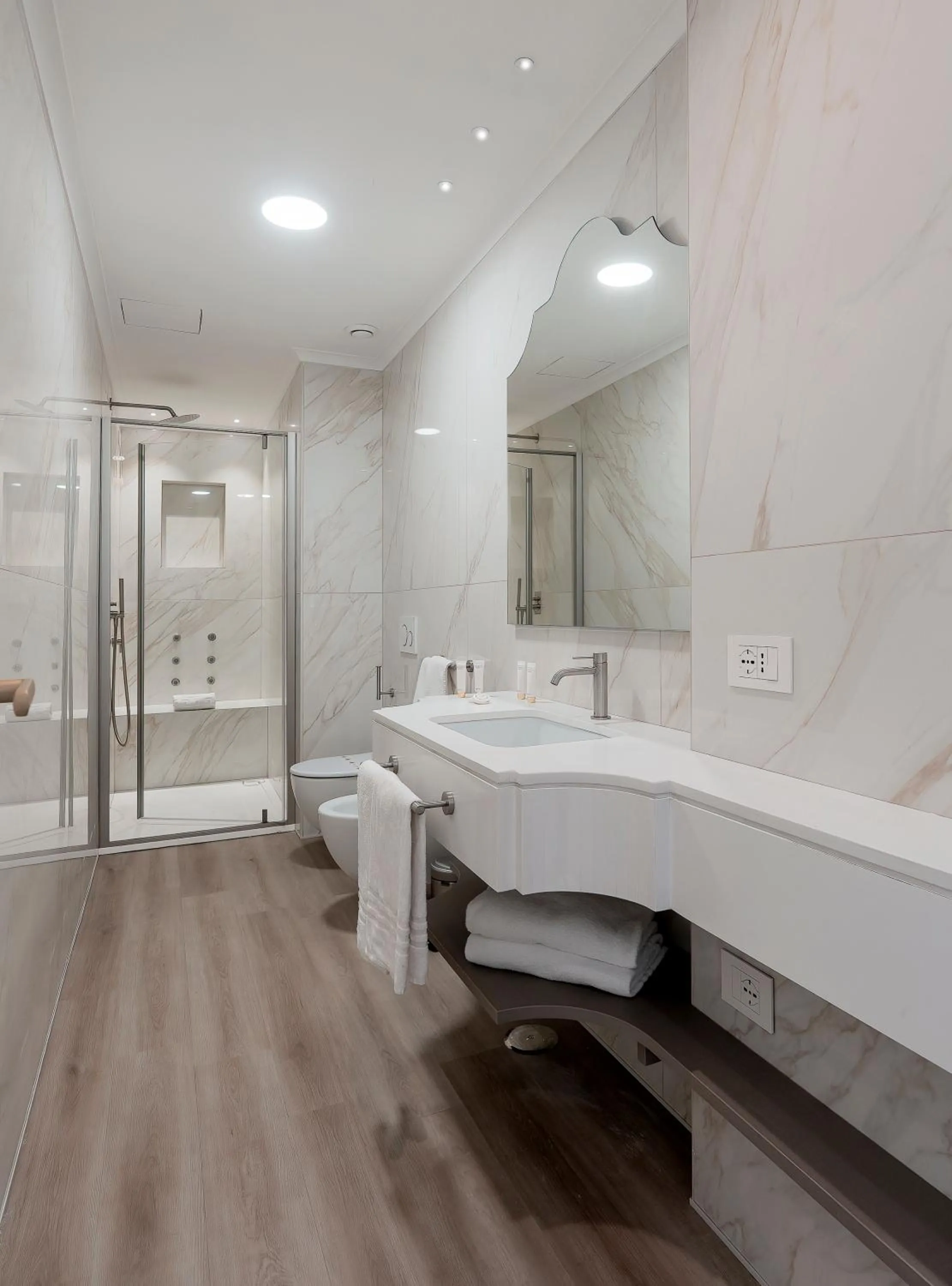 Shower in Hotel Michelangelo