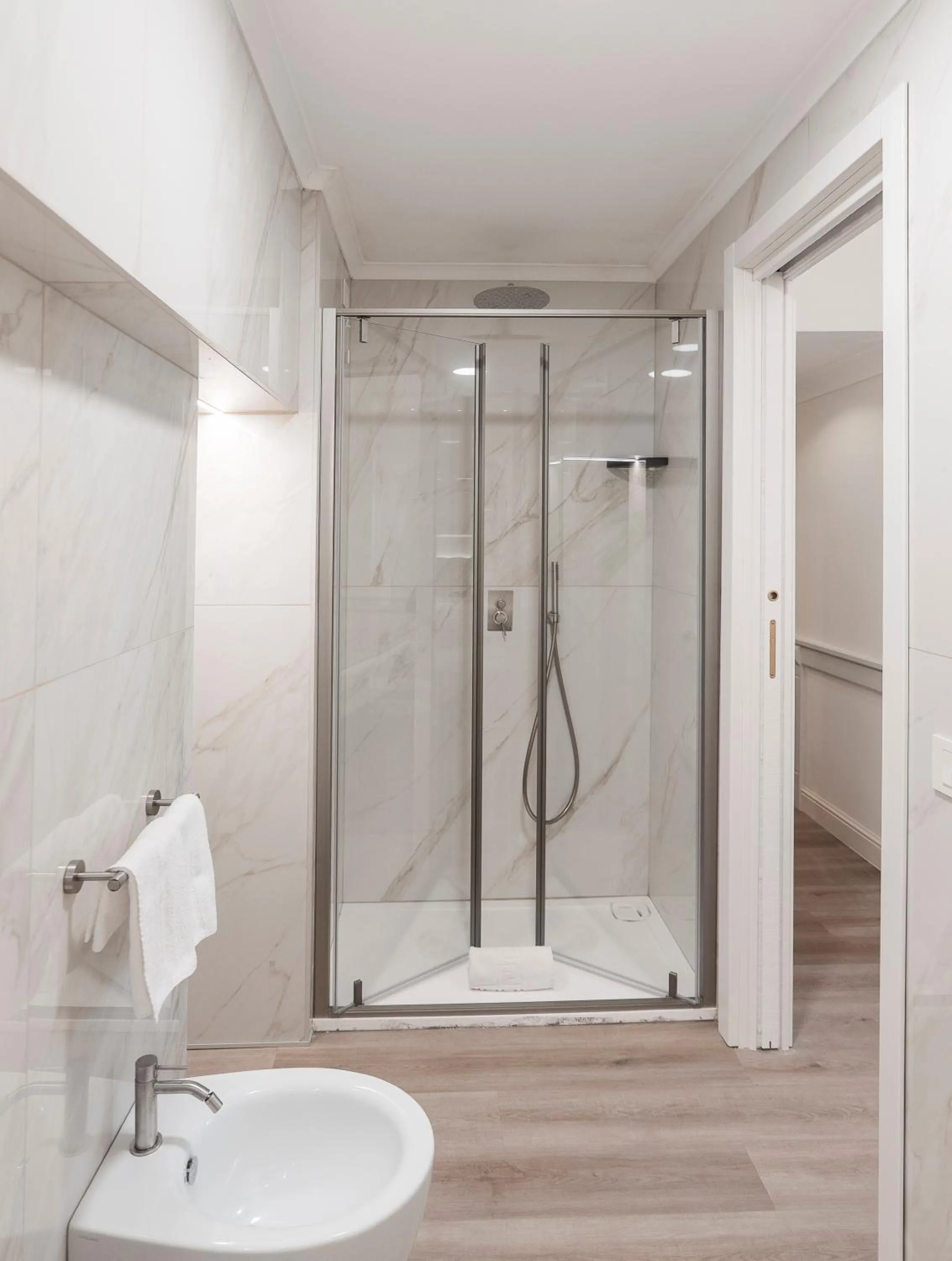 Shower in Hotel Michelangelo