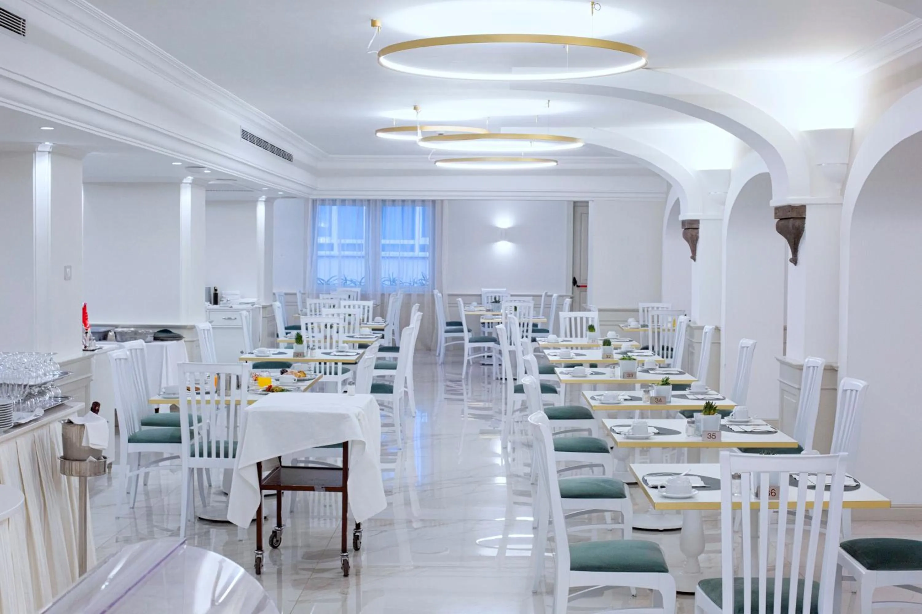 Restaurant/places to eat in Hotel Michelangelo