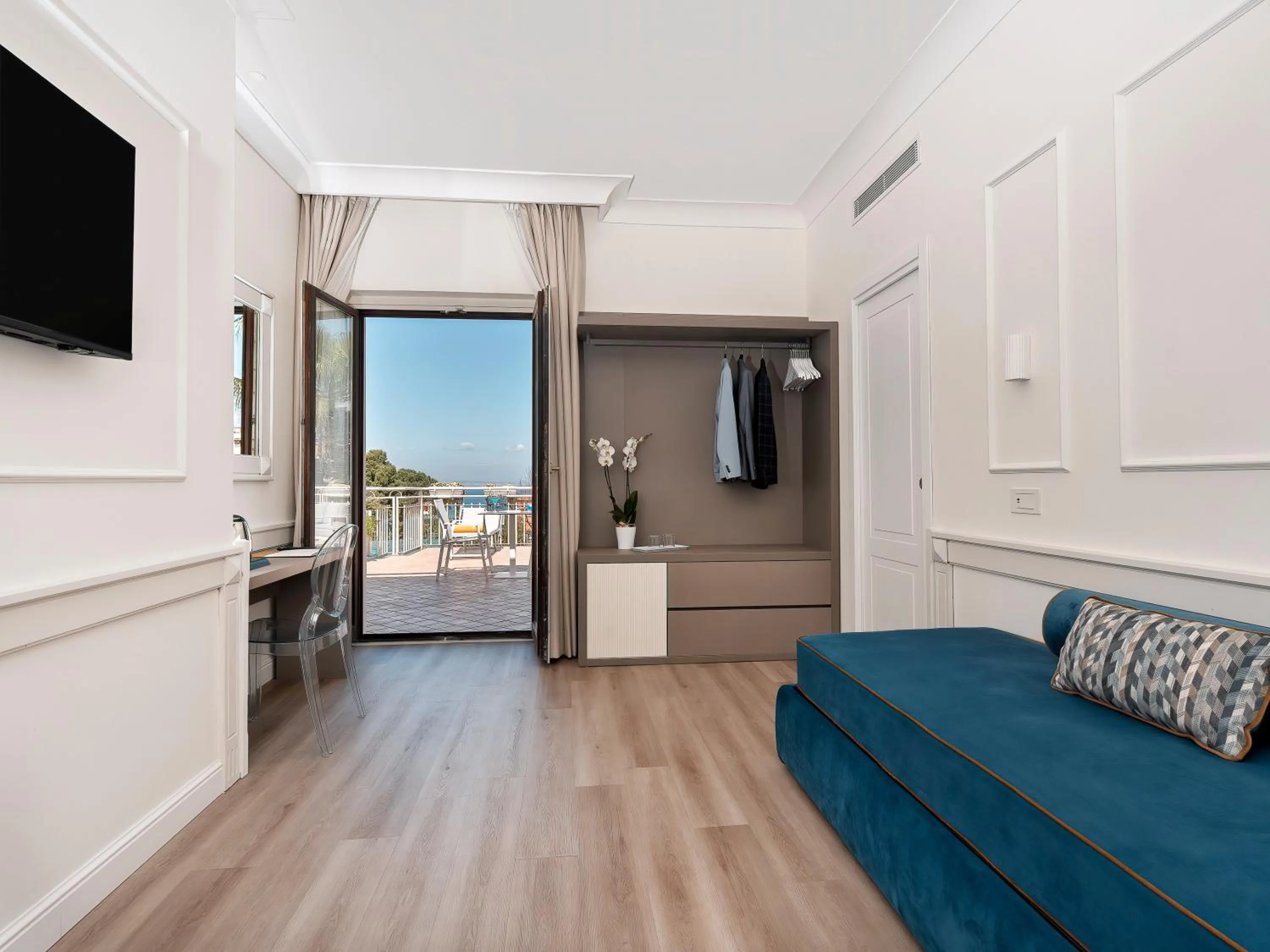 Seating area in Hotel Michelangelo