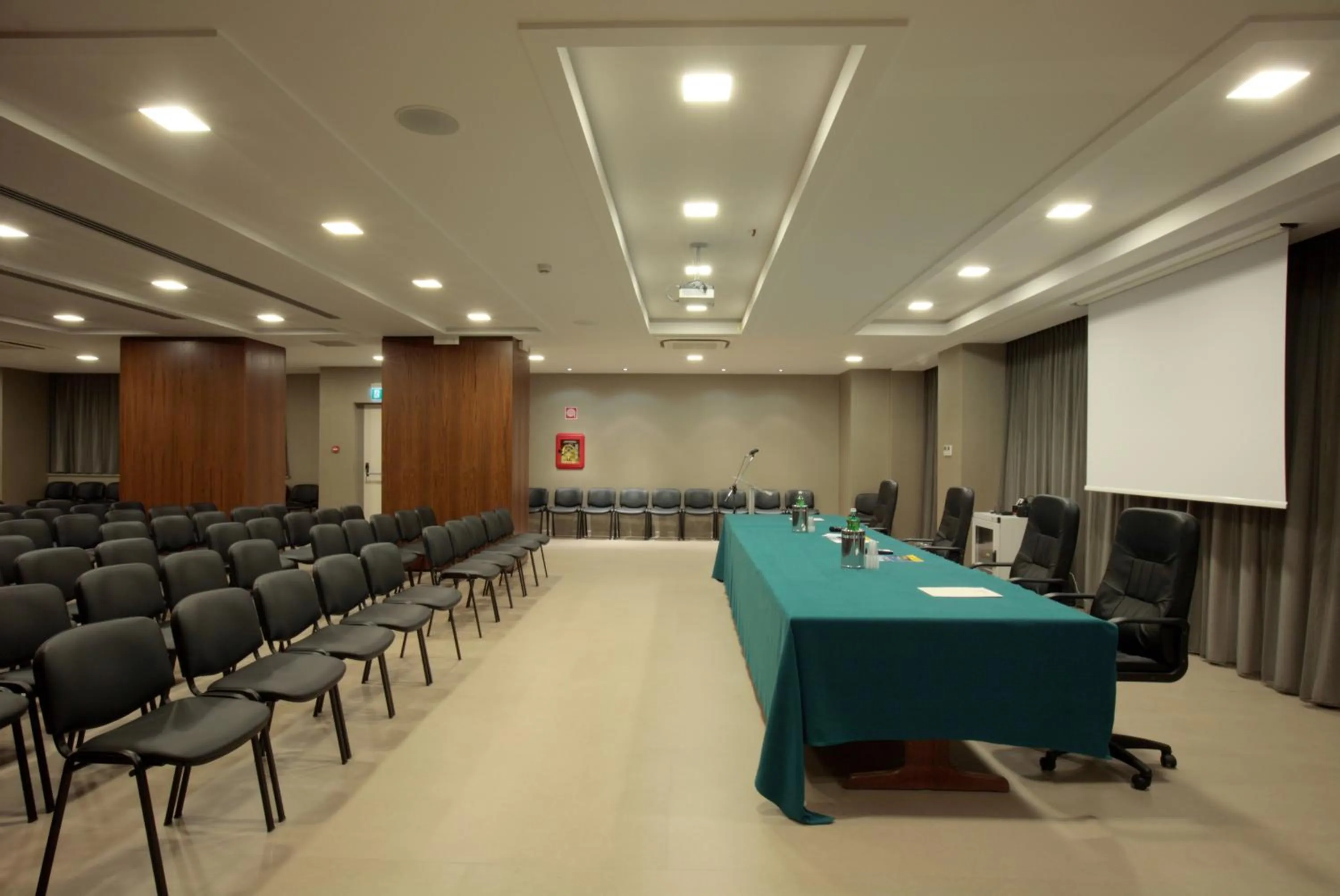 Business facilities in Hotel Mirasole International