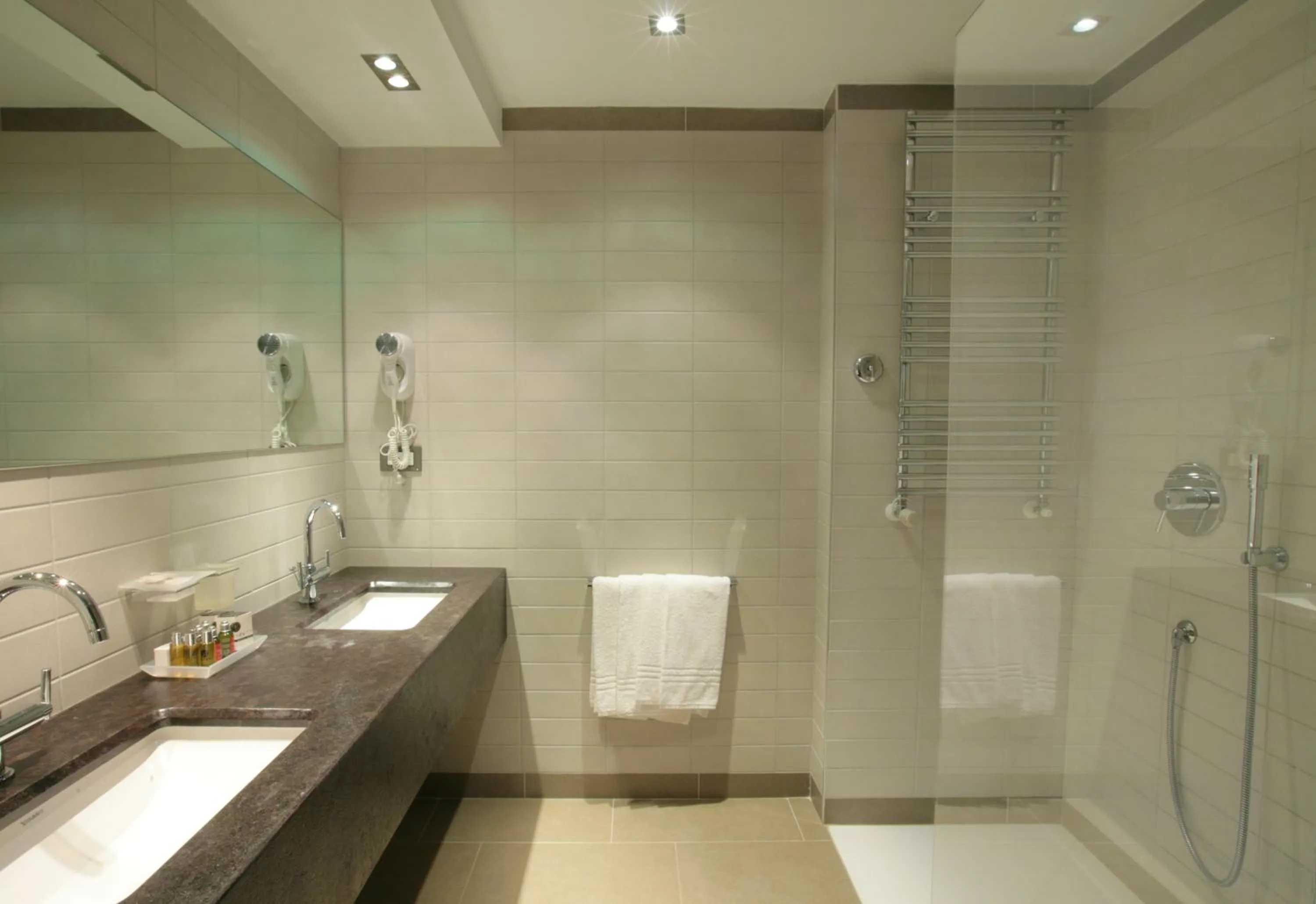 Shower in Hotel Mirasole International