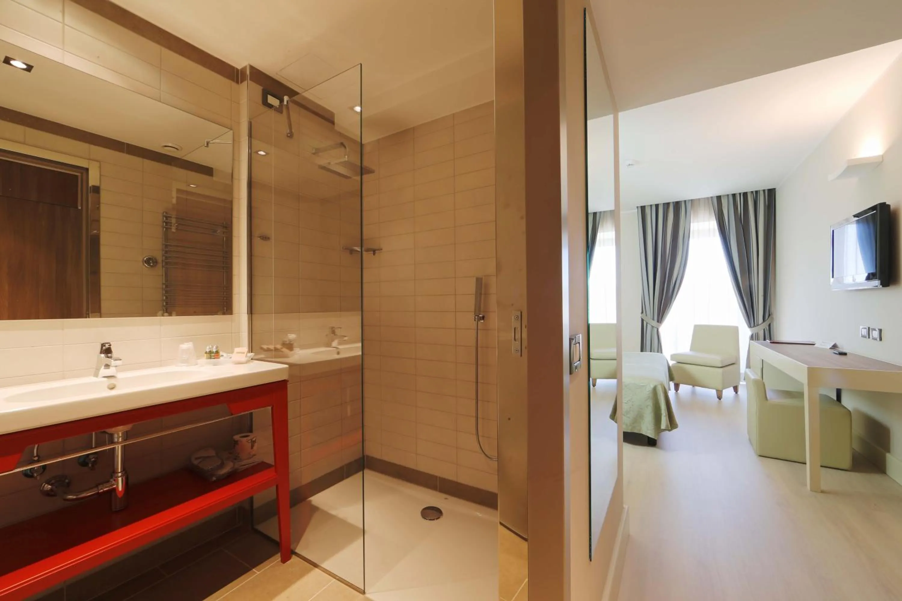 Shower in Hotel Mirasole International