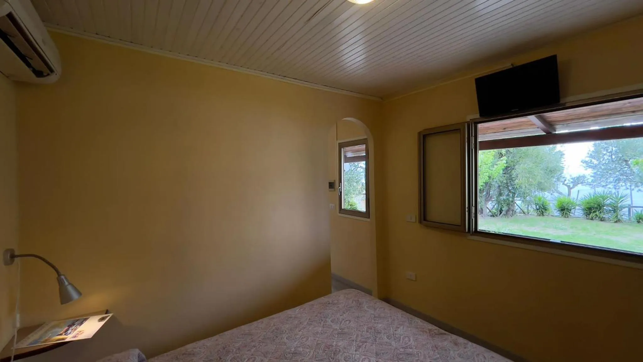Bedroom, Bed in Villaggio Villa Lubrense