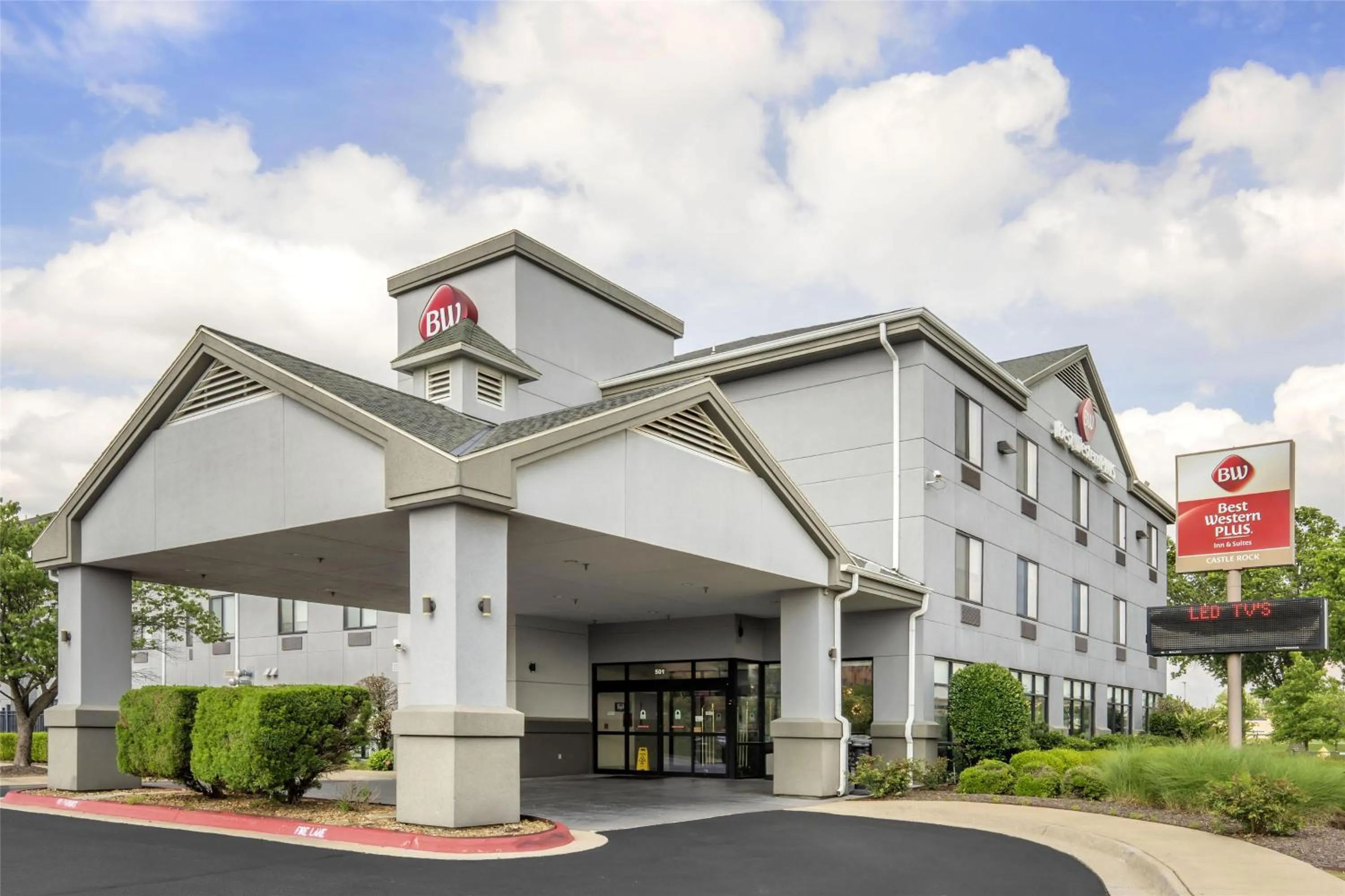 Property building in Best Western Plus Castlerock Inn & Suites