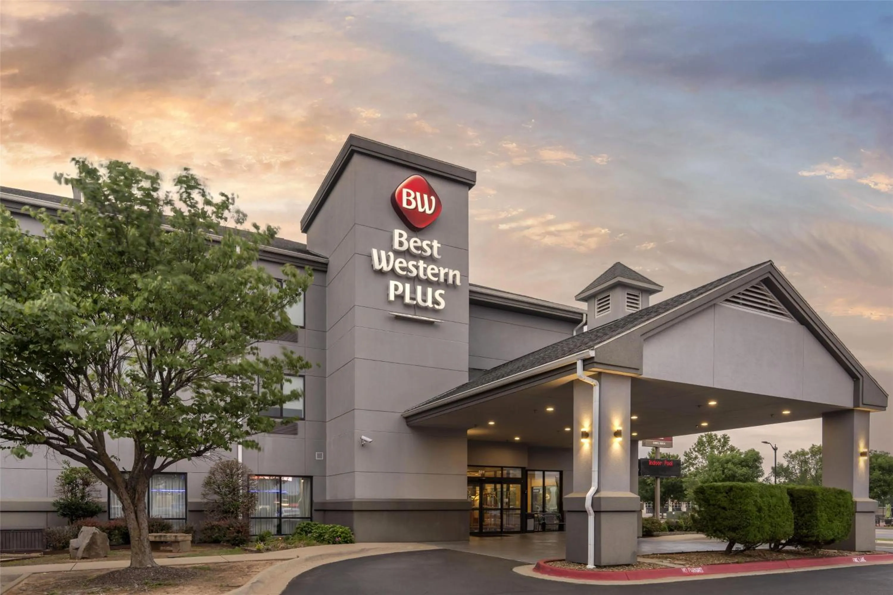 Property building in Best Western Plus Castlerock Inn & Suites