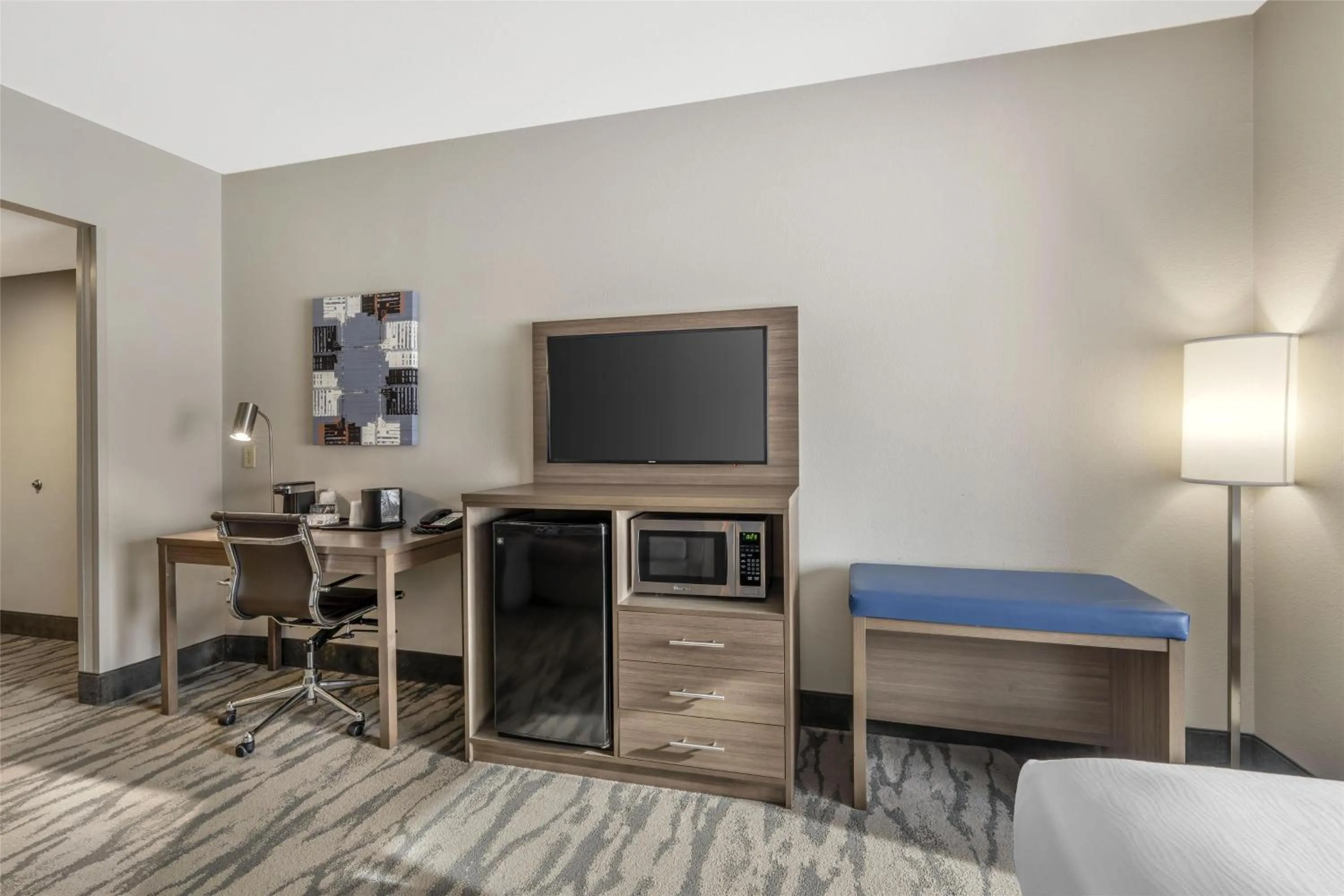 TV and multimedia in Best Western Plus Castlerock Inn & Suites