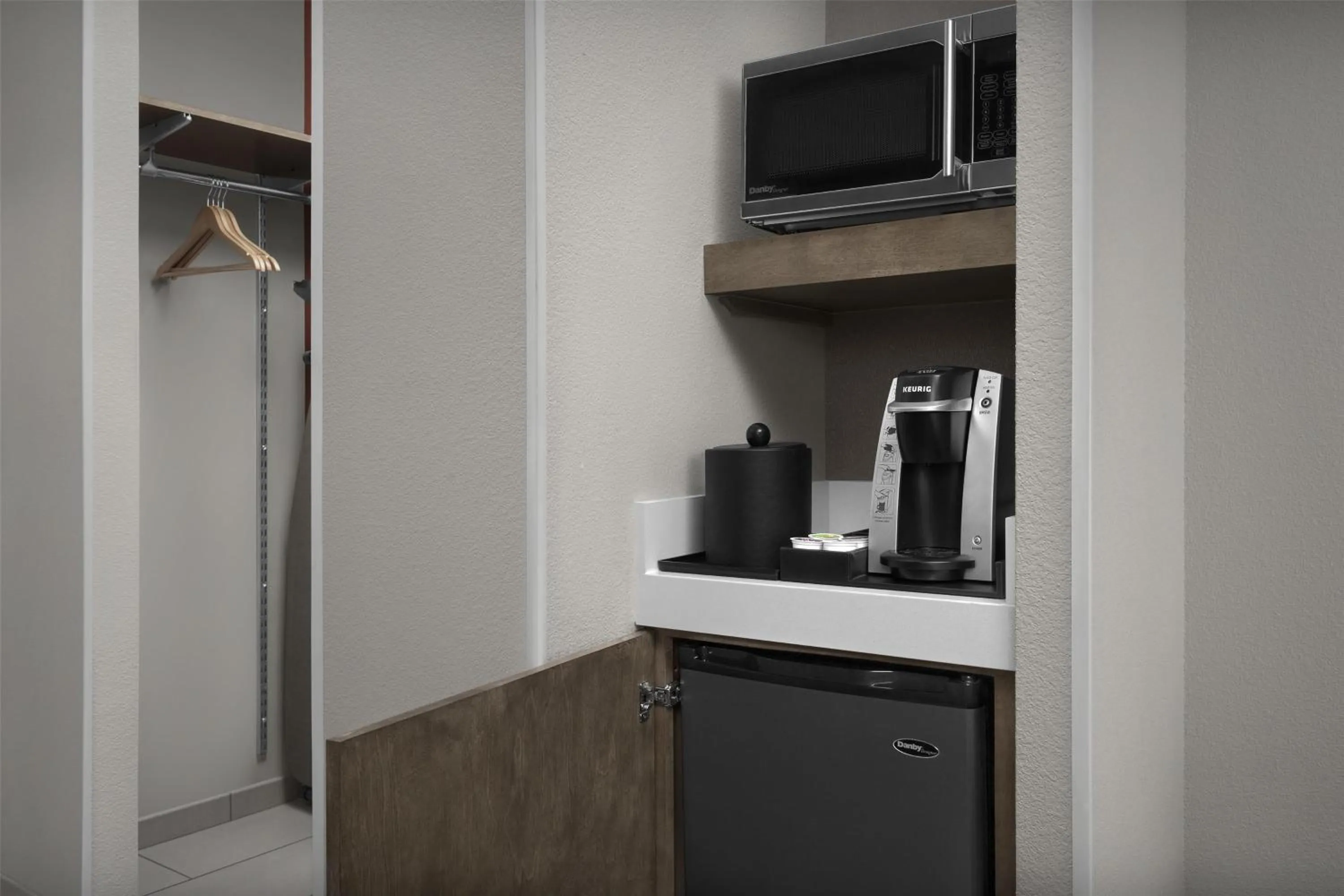 Photo of the whole room in Hilton Garden Inn Charlotte Waverly