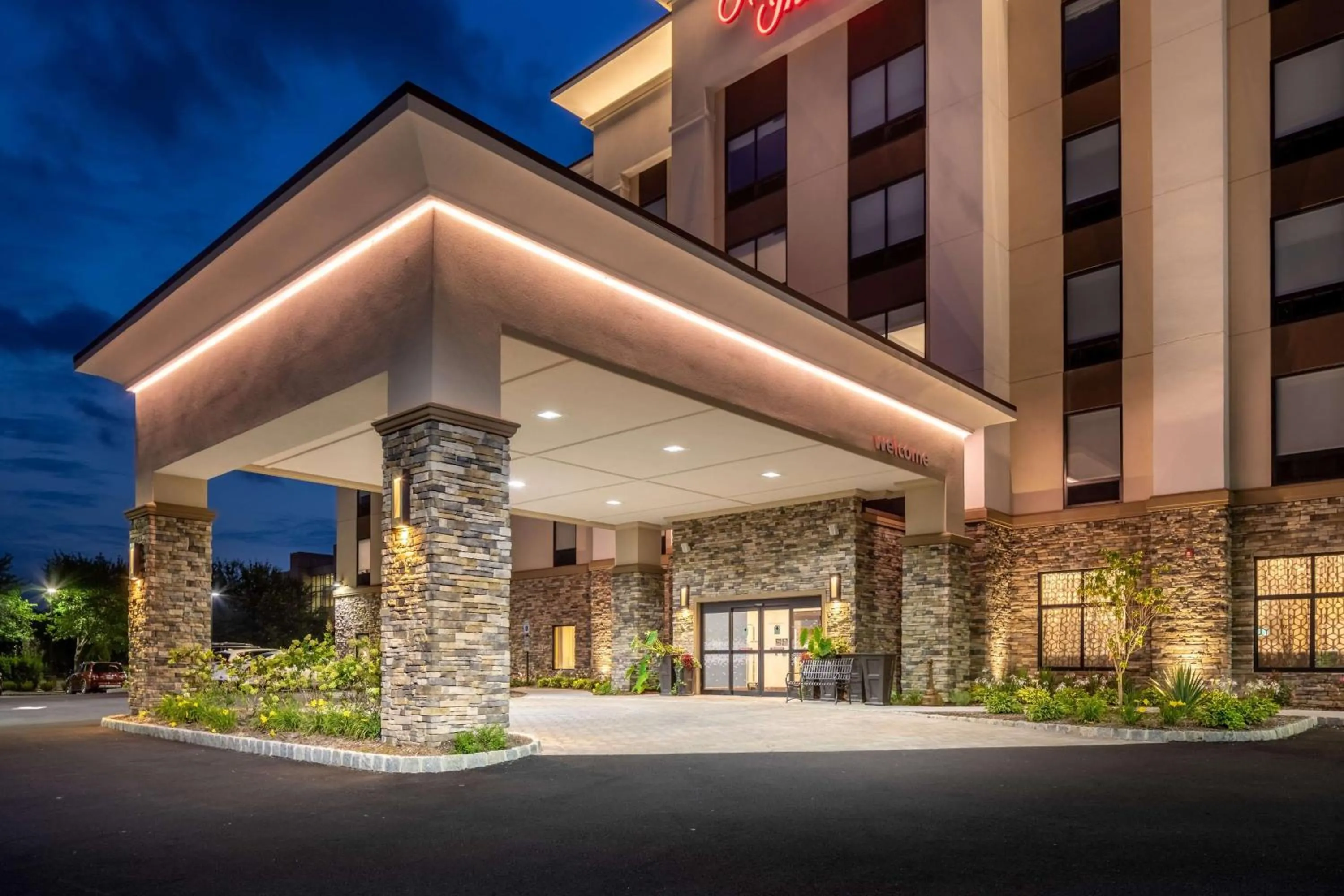 Property building in Hampton Inn By Hilton Paramus