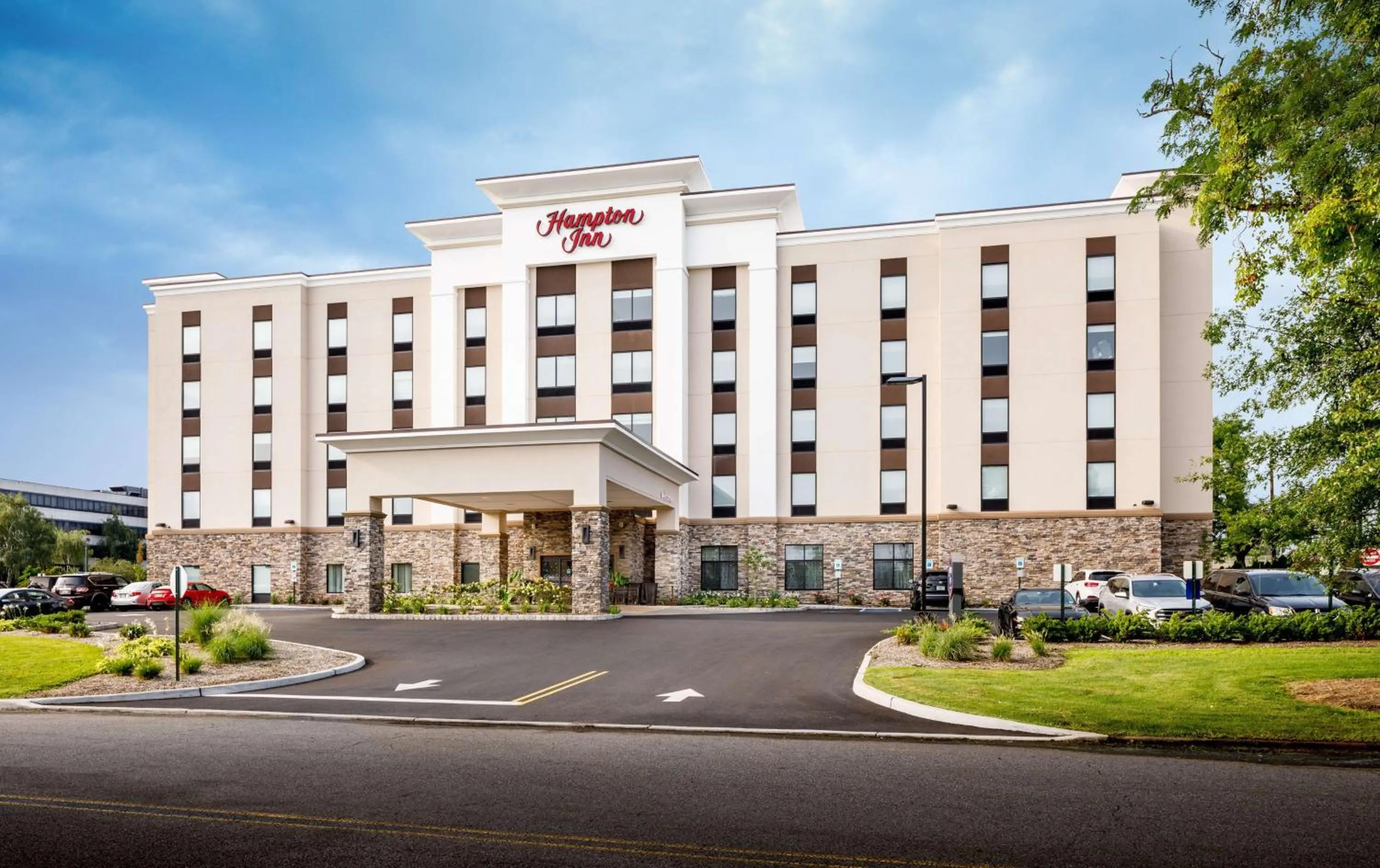 Property building in Hampton Inn By Hilton Paramus