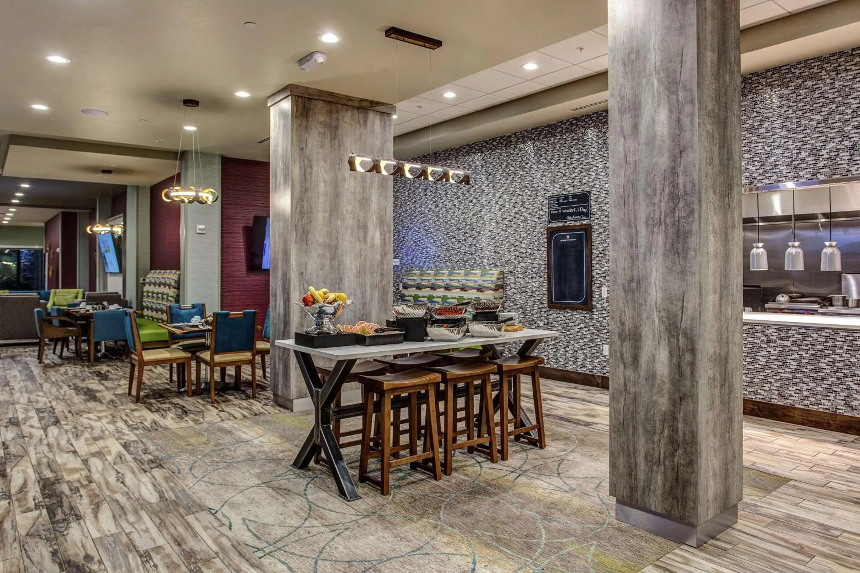 Dining area in Hilton Garden Inn Topeka