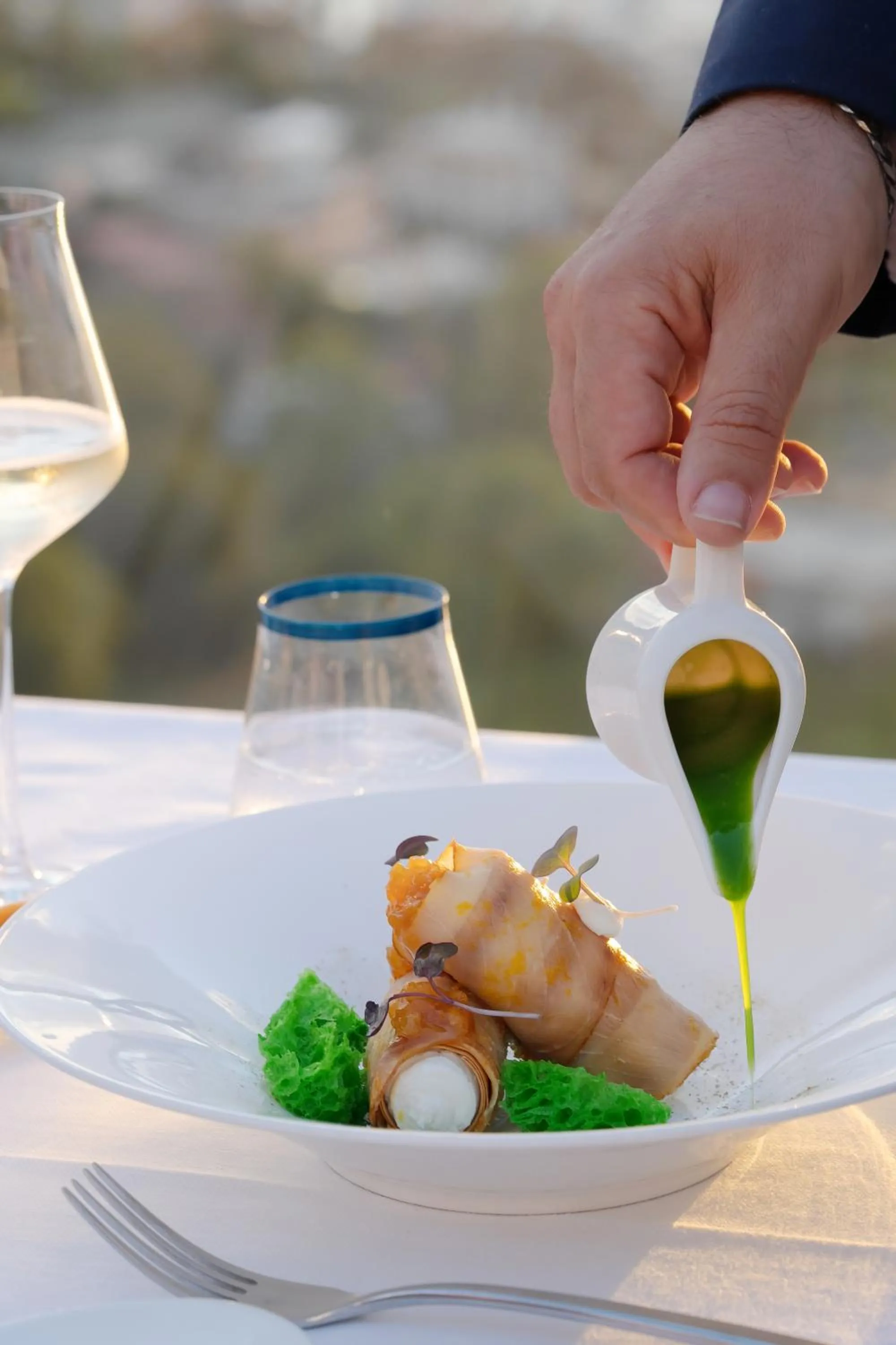 Restaurant/places to eat in Hotel Mary