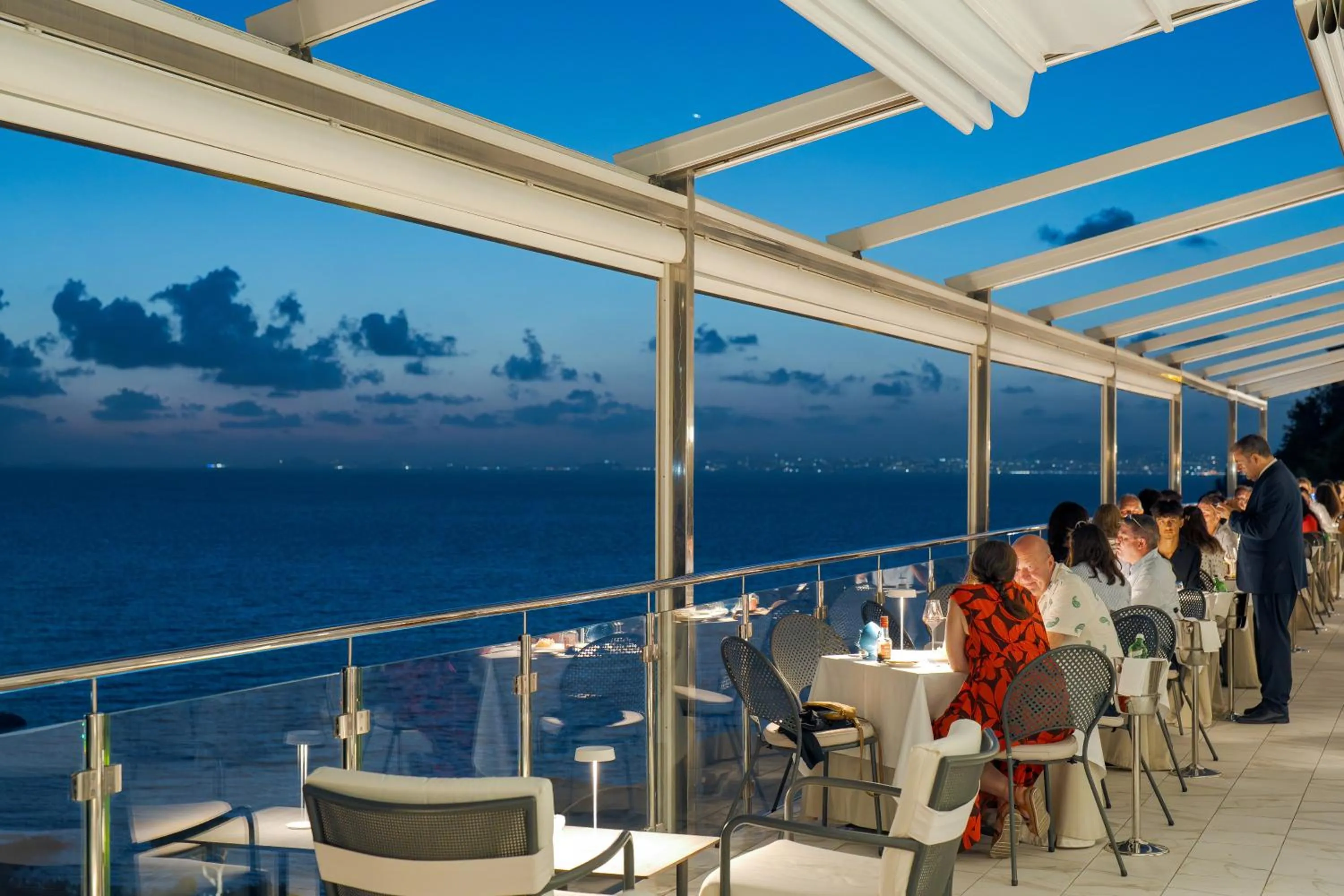 Restaurant/places to eat in Hotel Mary