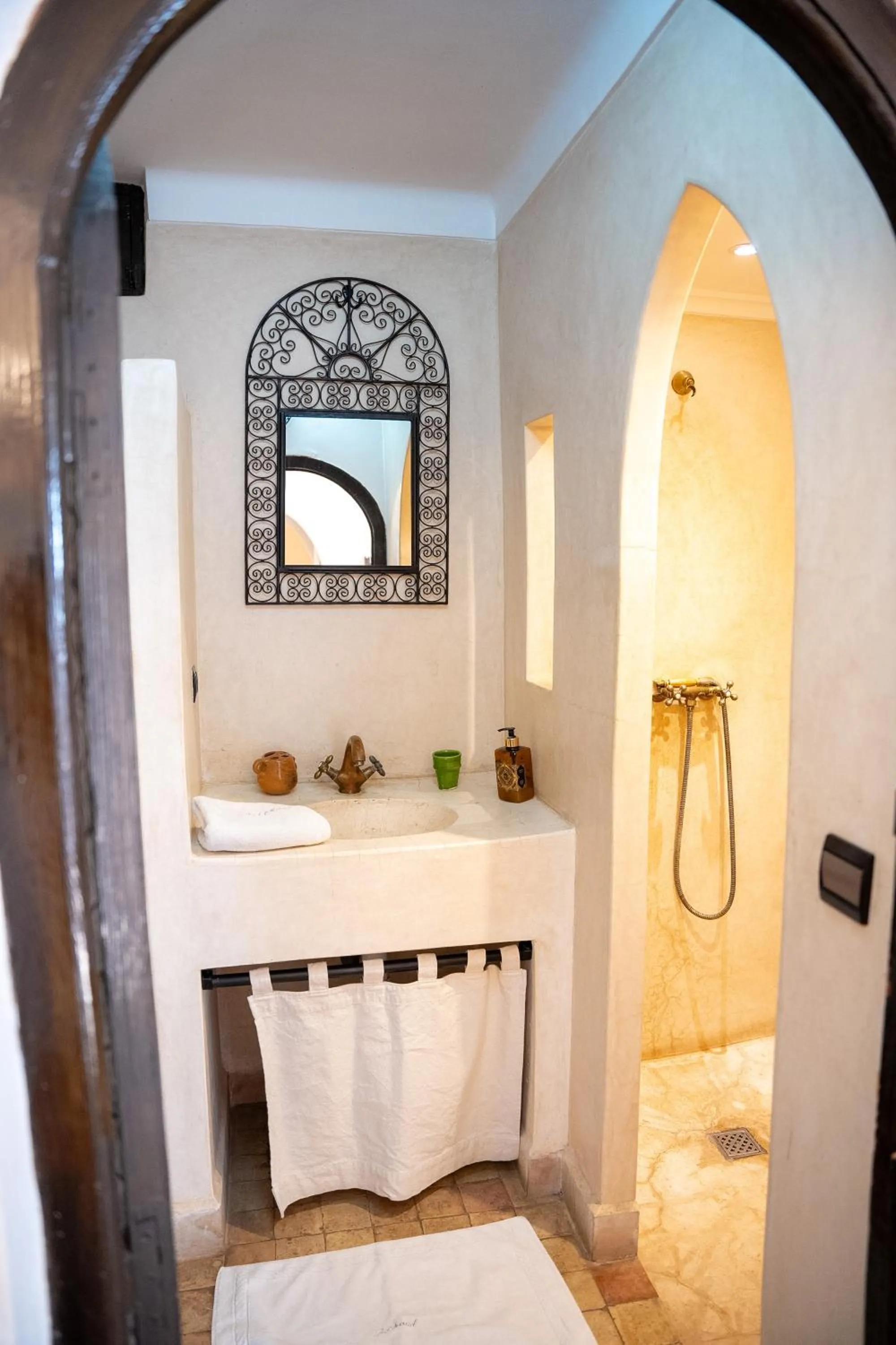 Twin Room with Bath in Riad Maud