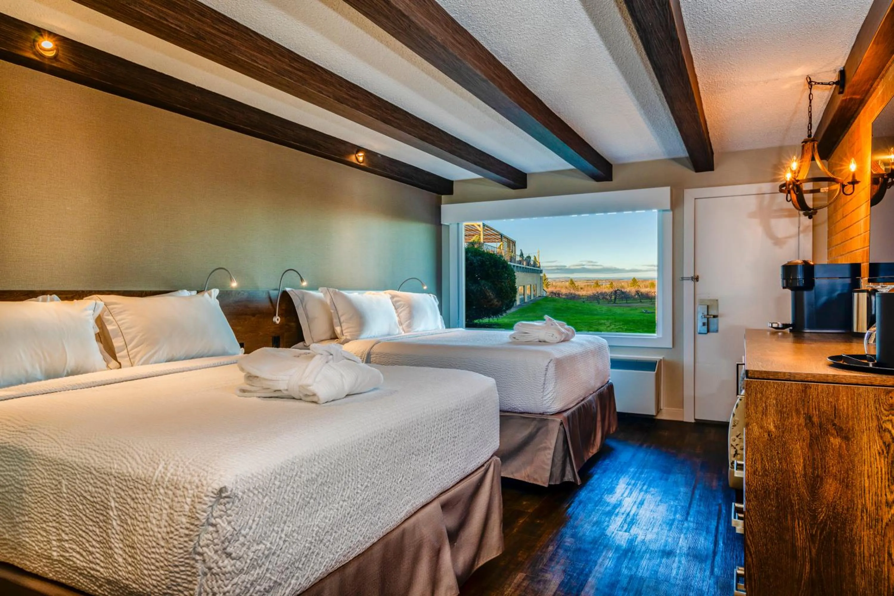 Bedroom, Bed in Old Orchard Inn