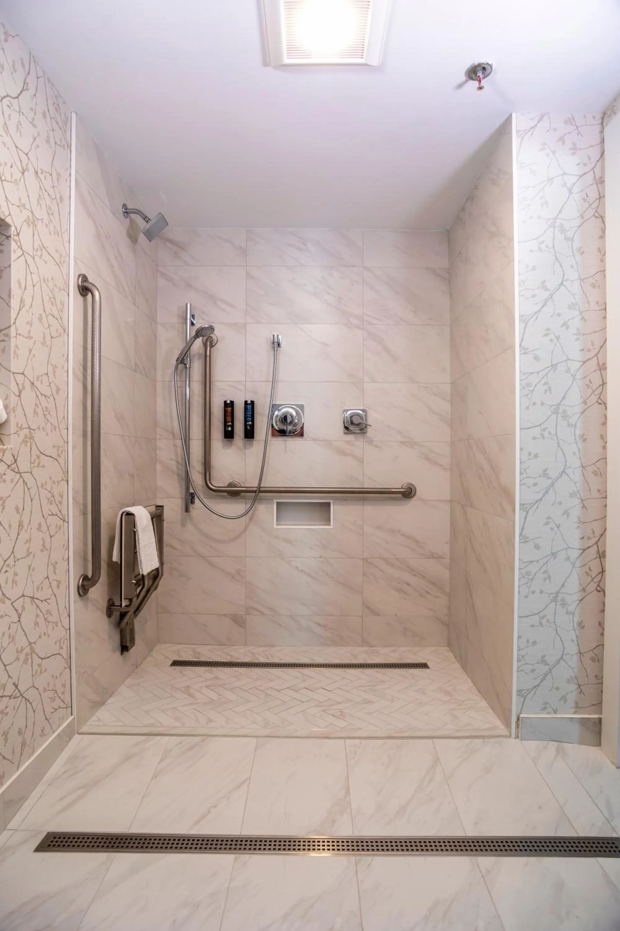 Shower in Old Orchard Inn