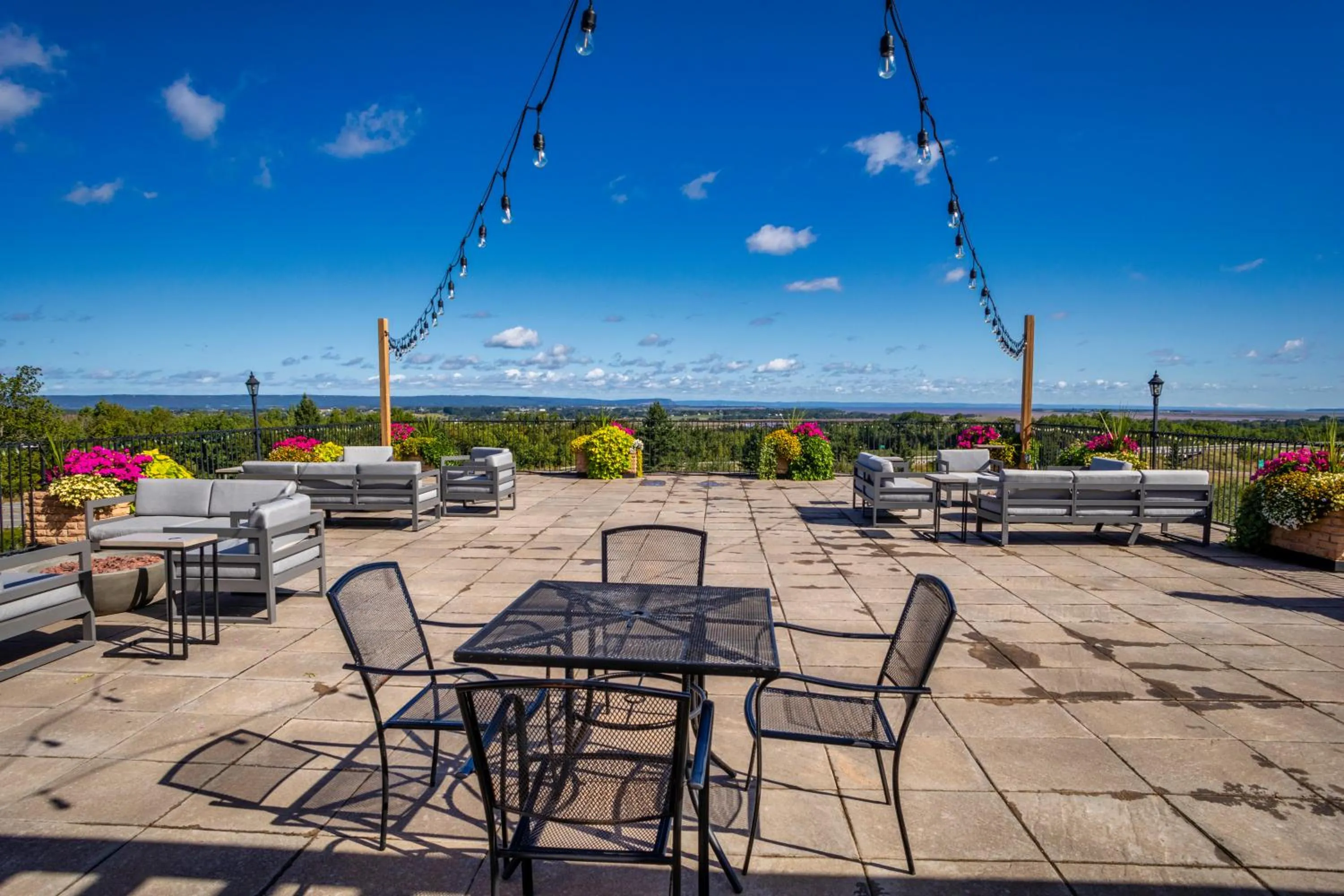 Patio in Old Orchard Inn