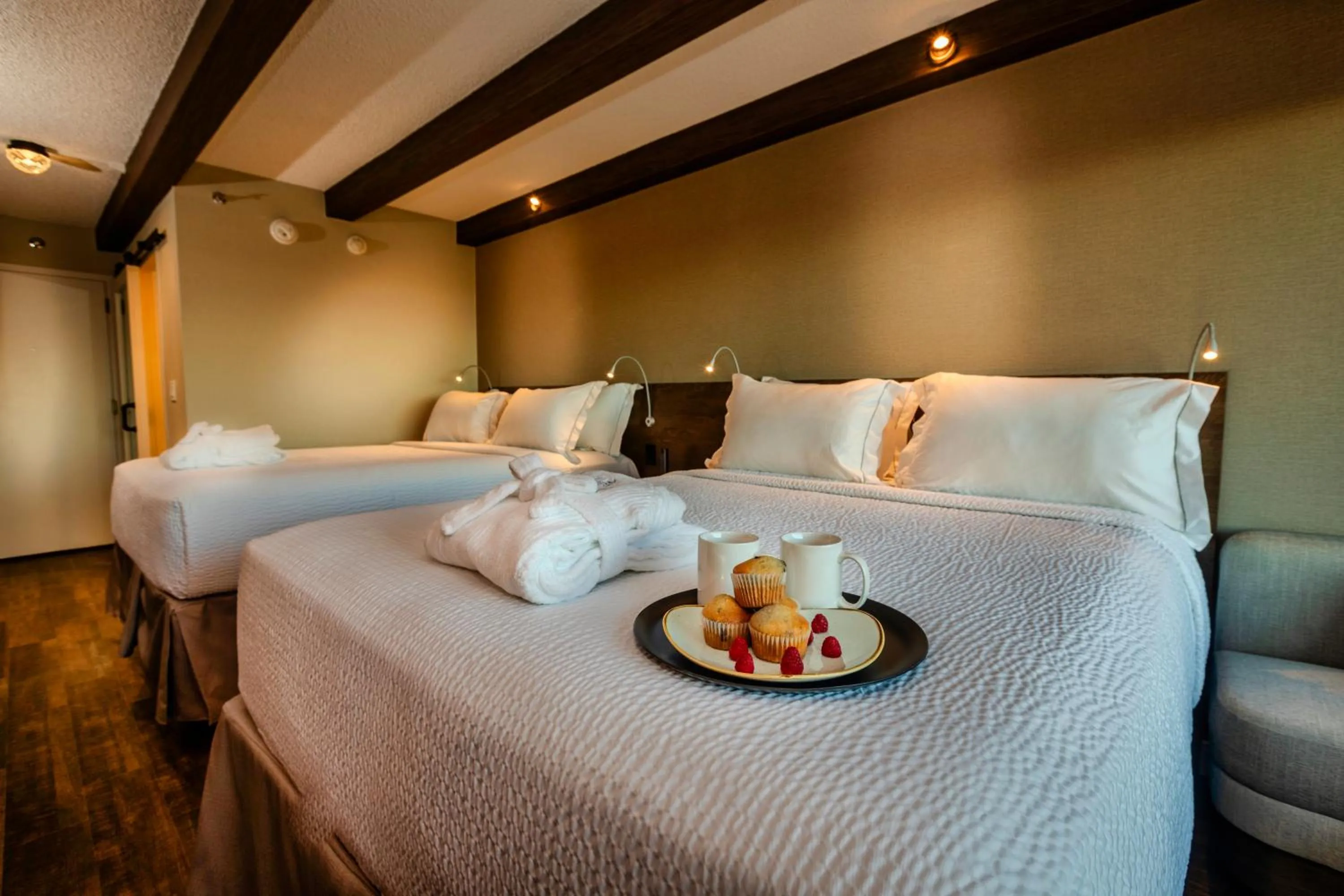 Bedroom, Bed in Old Orchard Inn