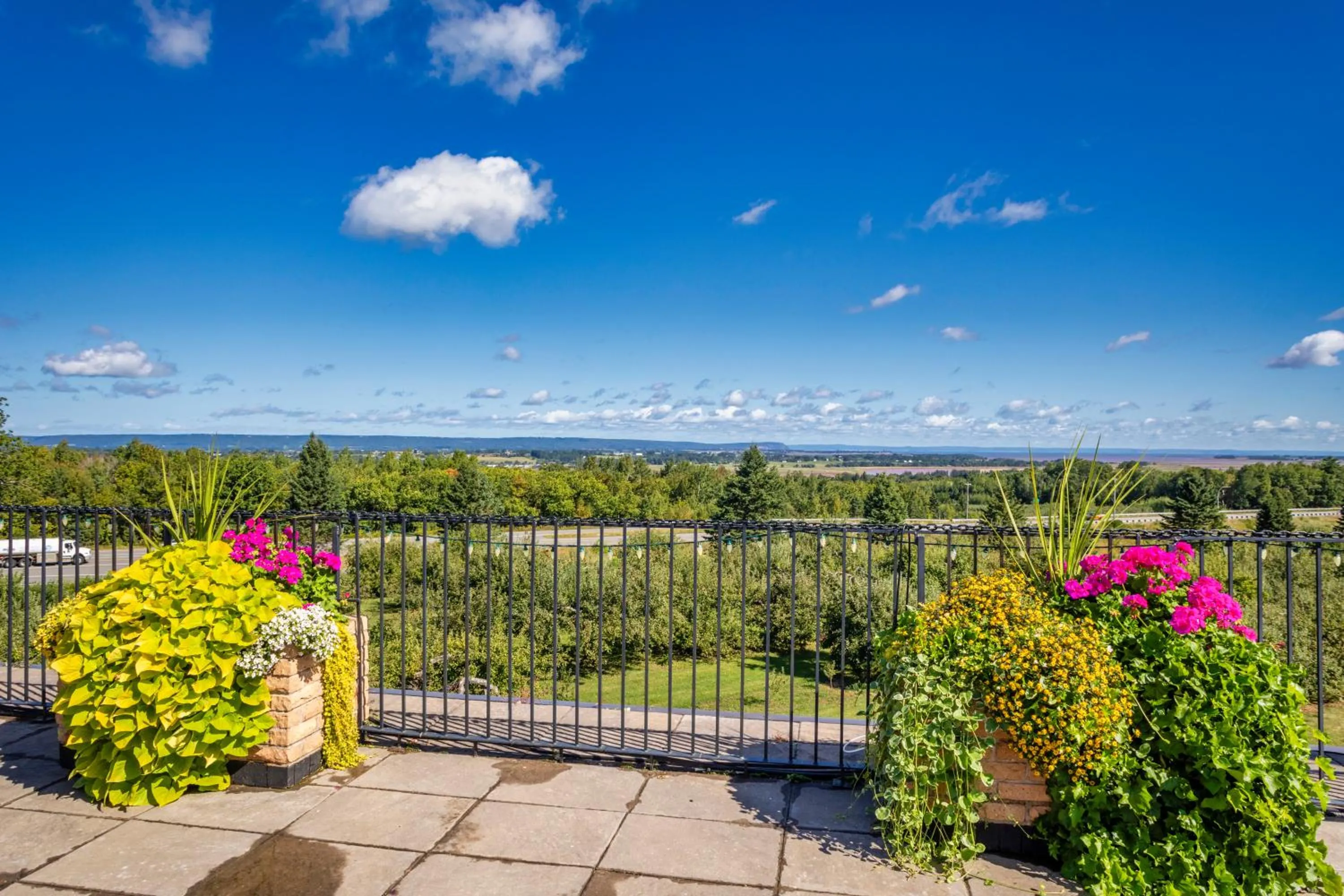 Patio in Old Orchard Inn