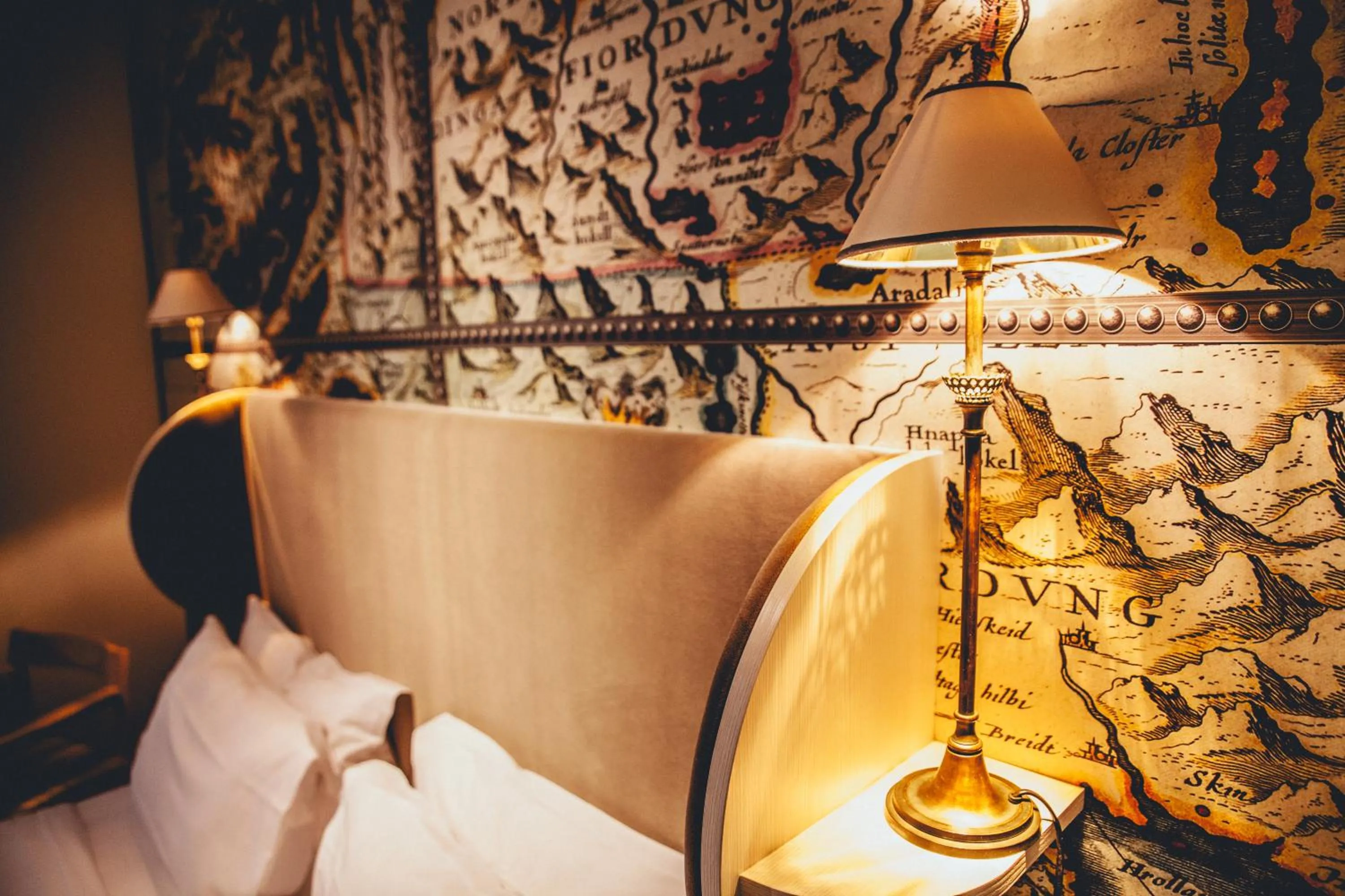 Decorative detail in Hôtel du Continent