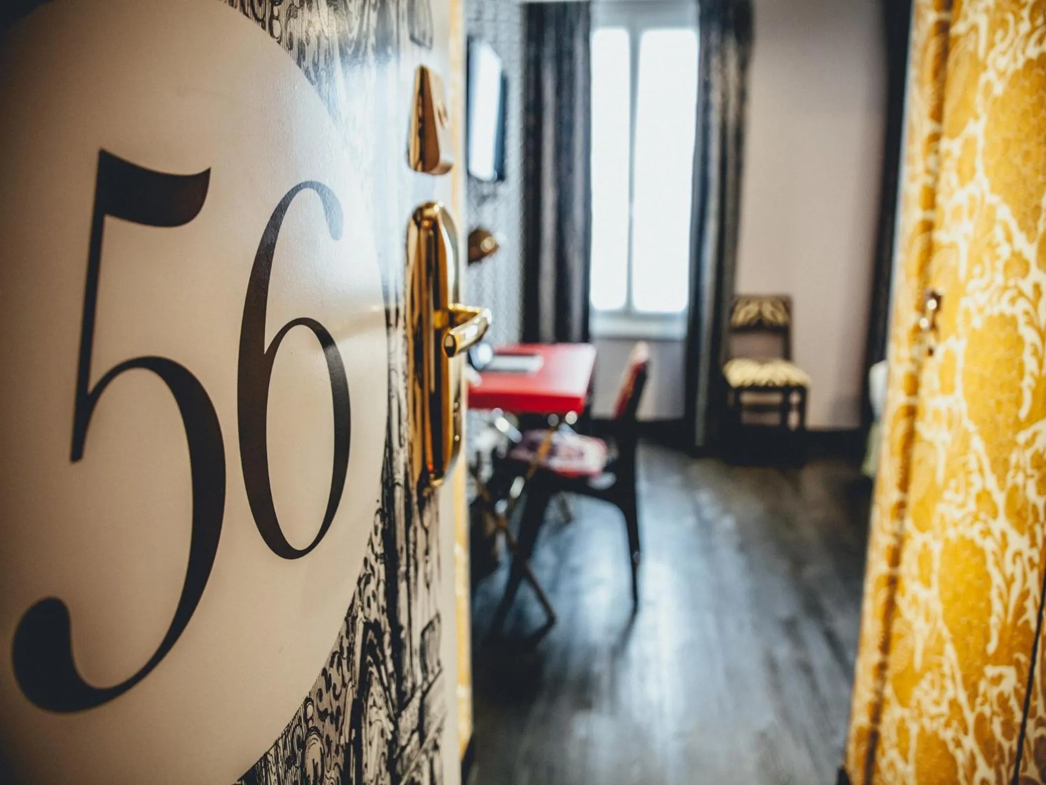 Bedroom, Bed in Hôtel du Continent