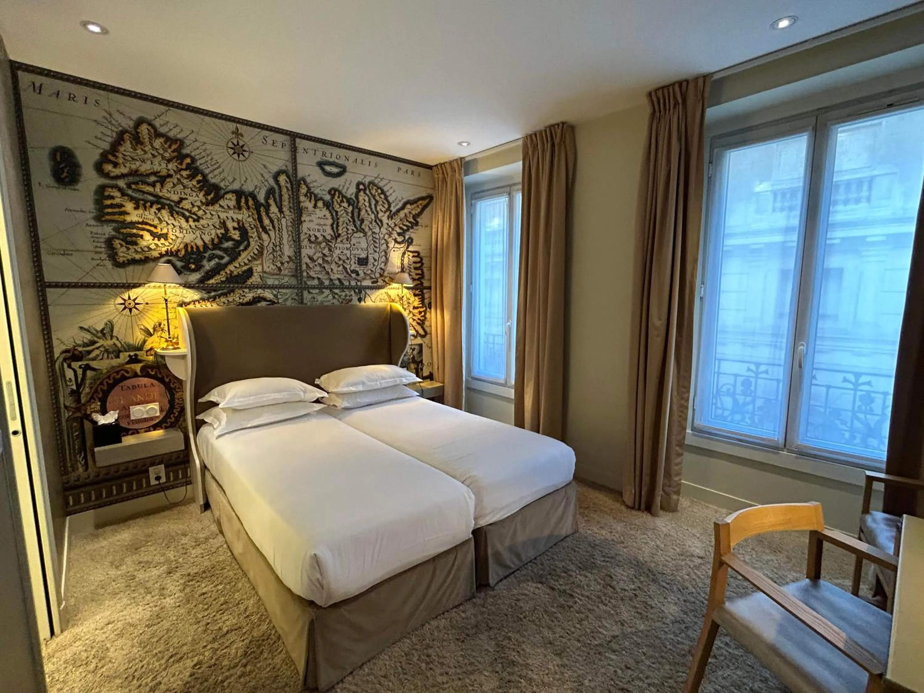 Bedroom, Bed in Hôtel du Continent