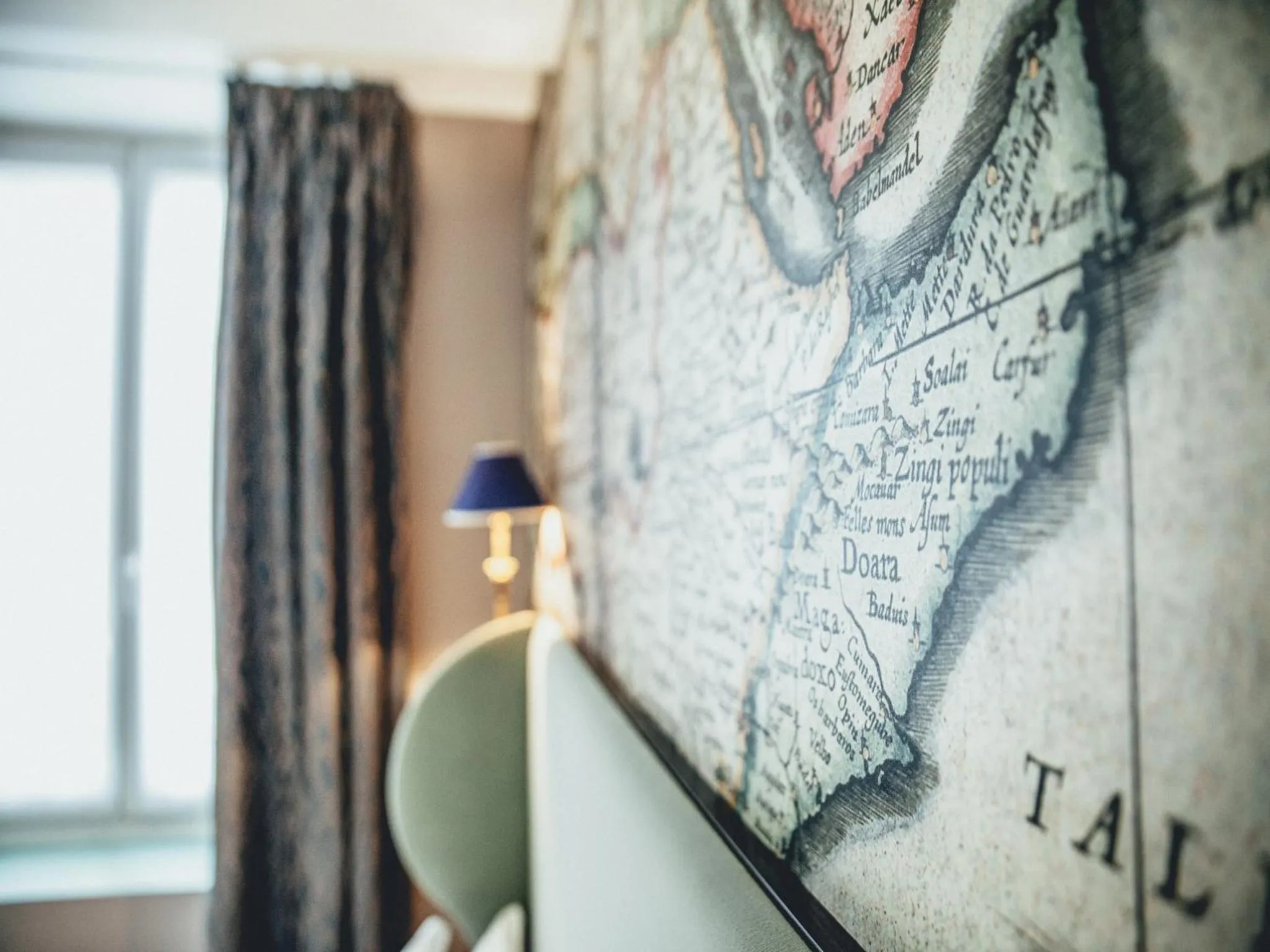 Decorative detail in Hôtel du Continent