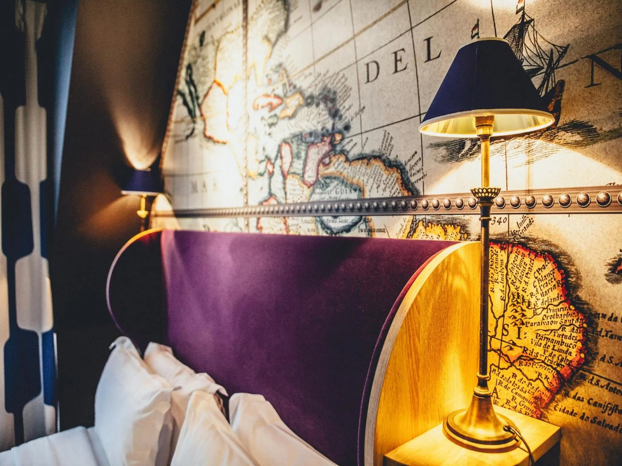 Decorative detail, Bed in Hôtel du Continent