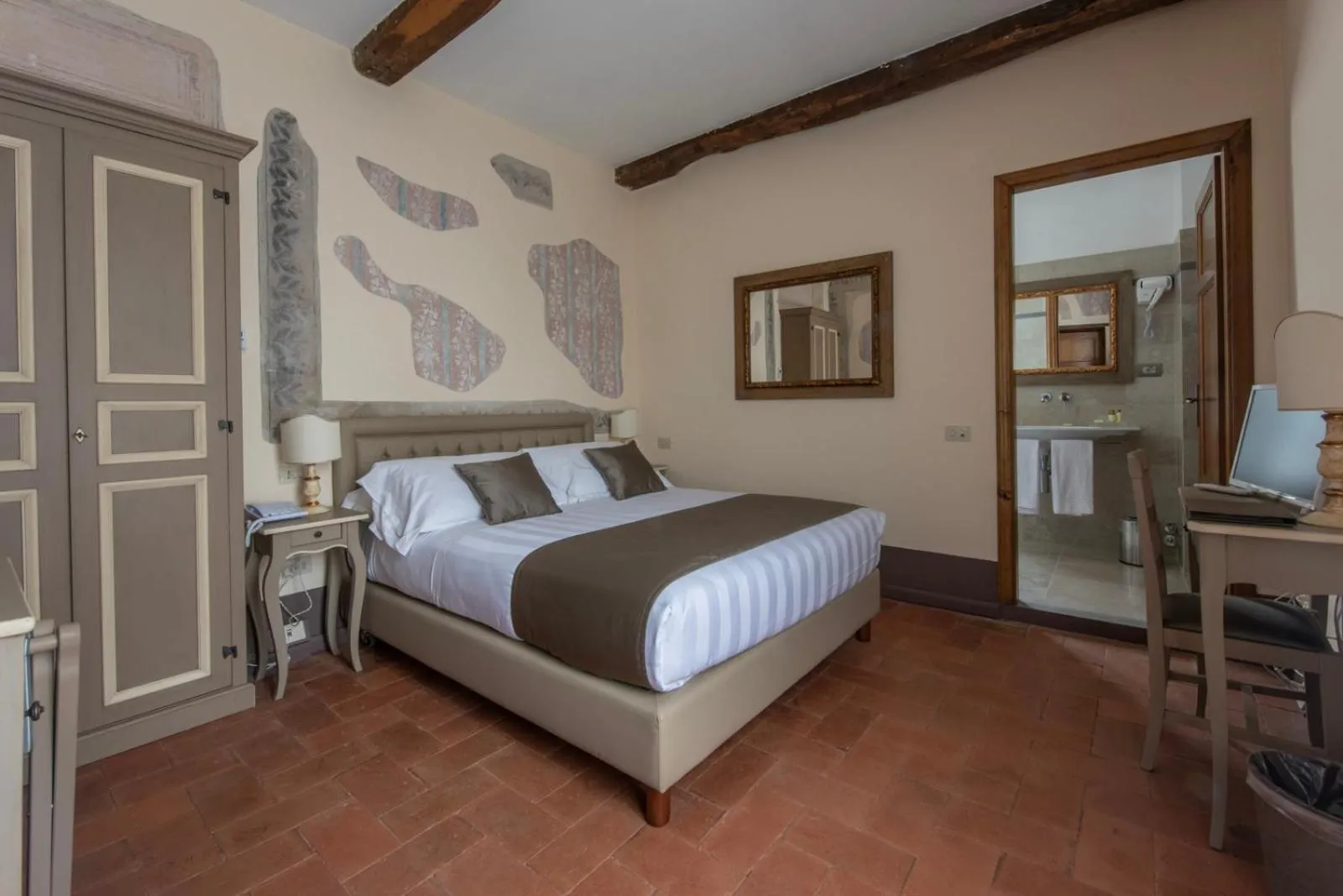 Bed in Relais Corte Rodeschi