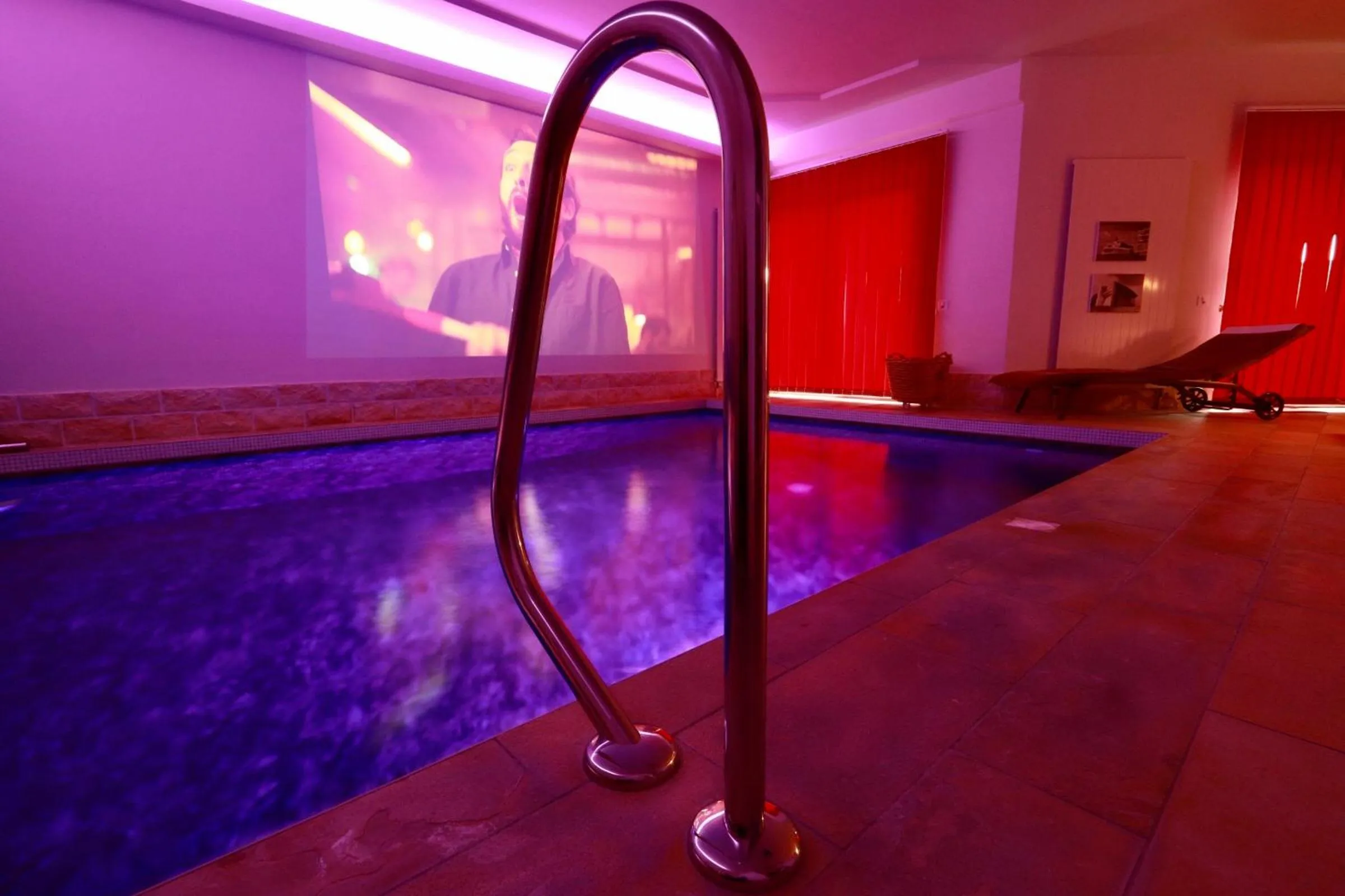 TV and multimedia in Une Nuit Ailleurs