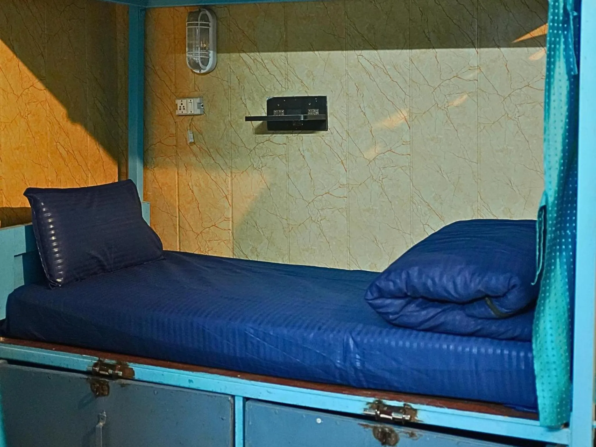 Living room in Skyard Hostel Rishikesh Laxman Jhula