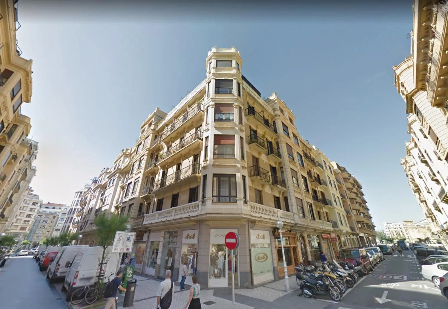 Facade/entrance in Gerezi - Basque Stay