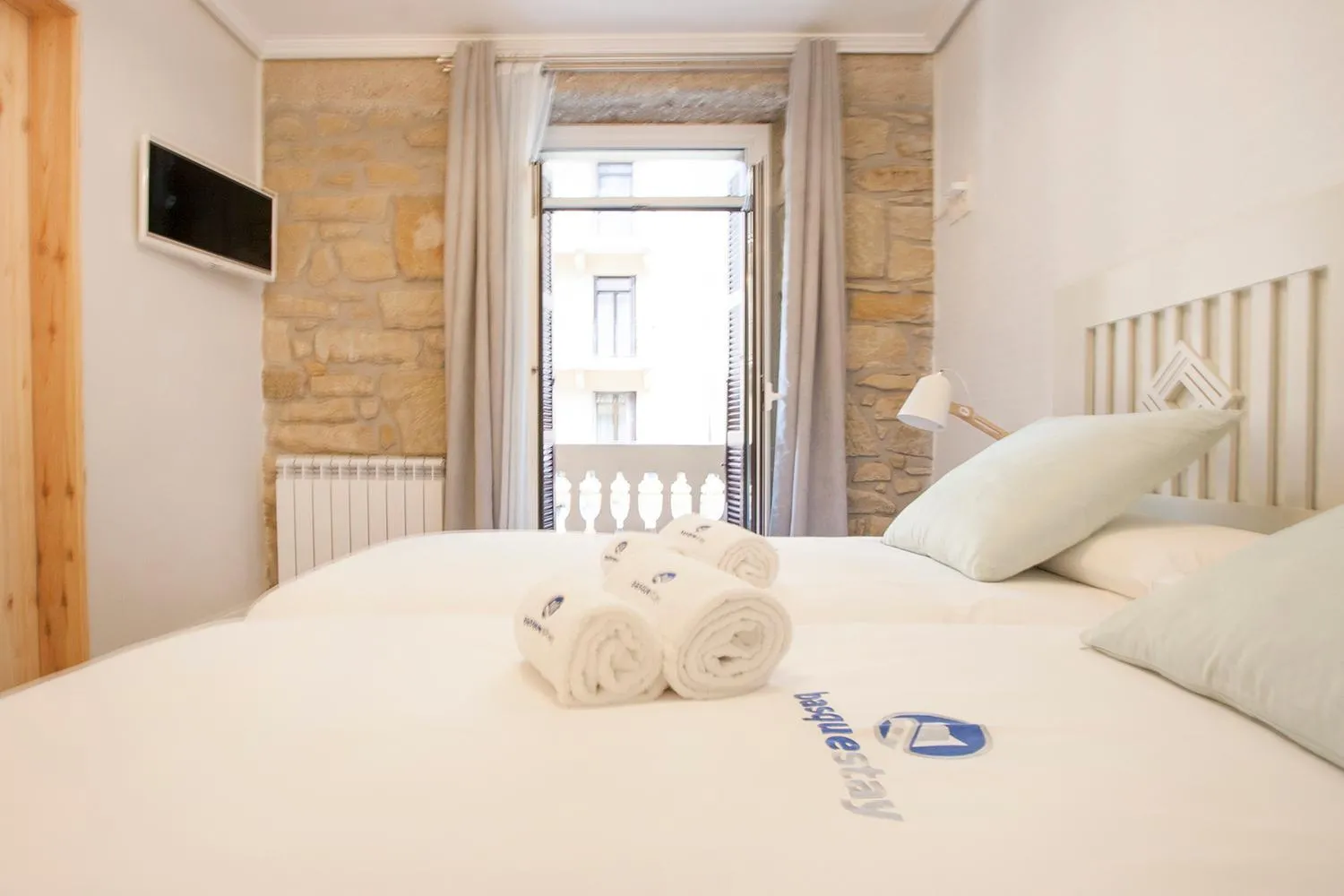 Bed in Gerezi - Basque Stay