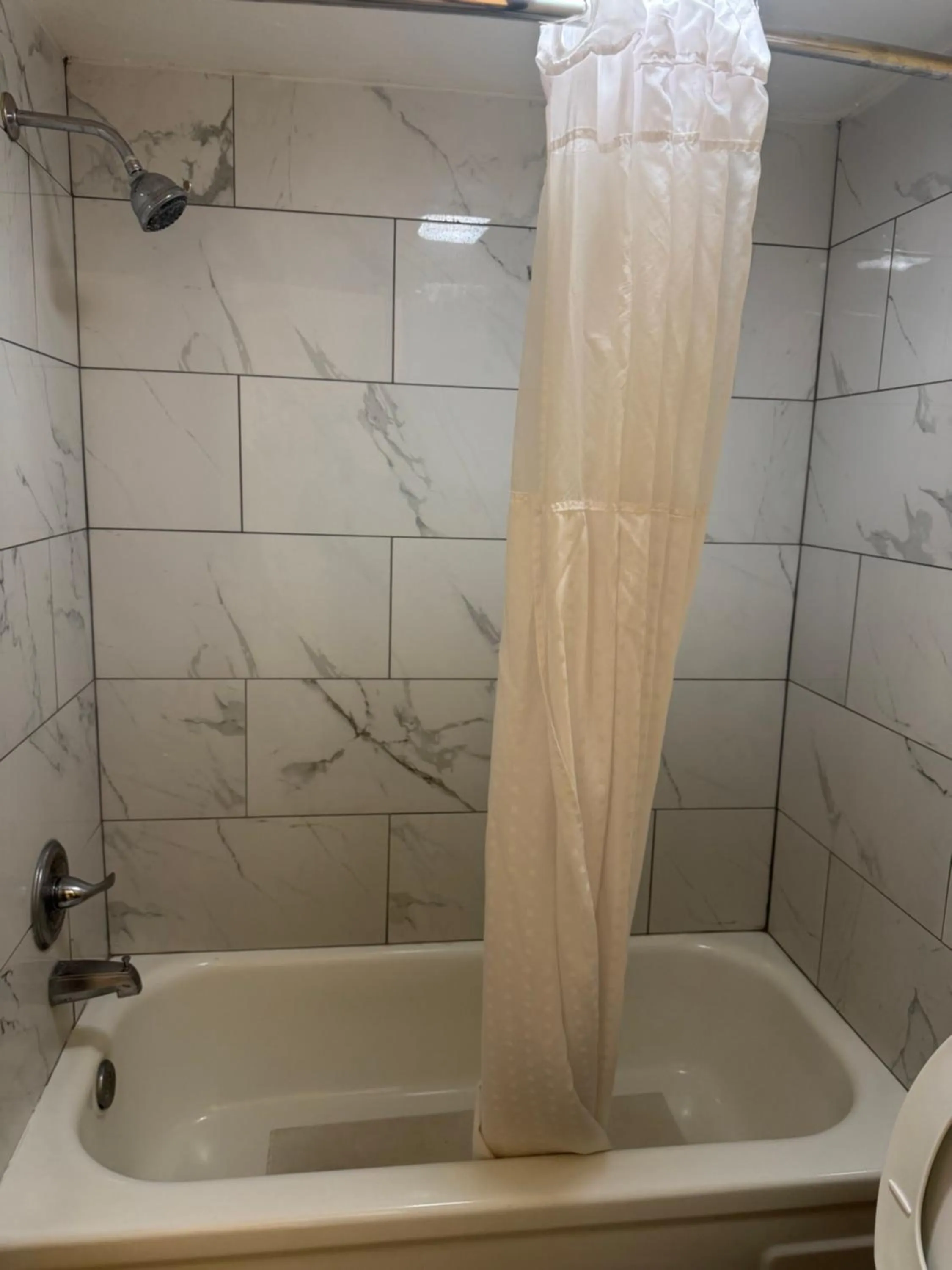 Bath in Nendels Inn & Suites Dodge City Airport