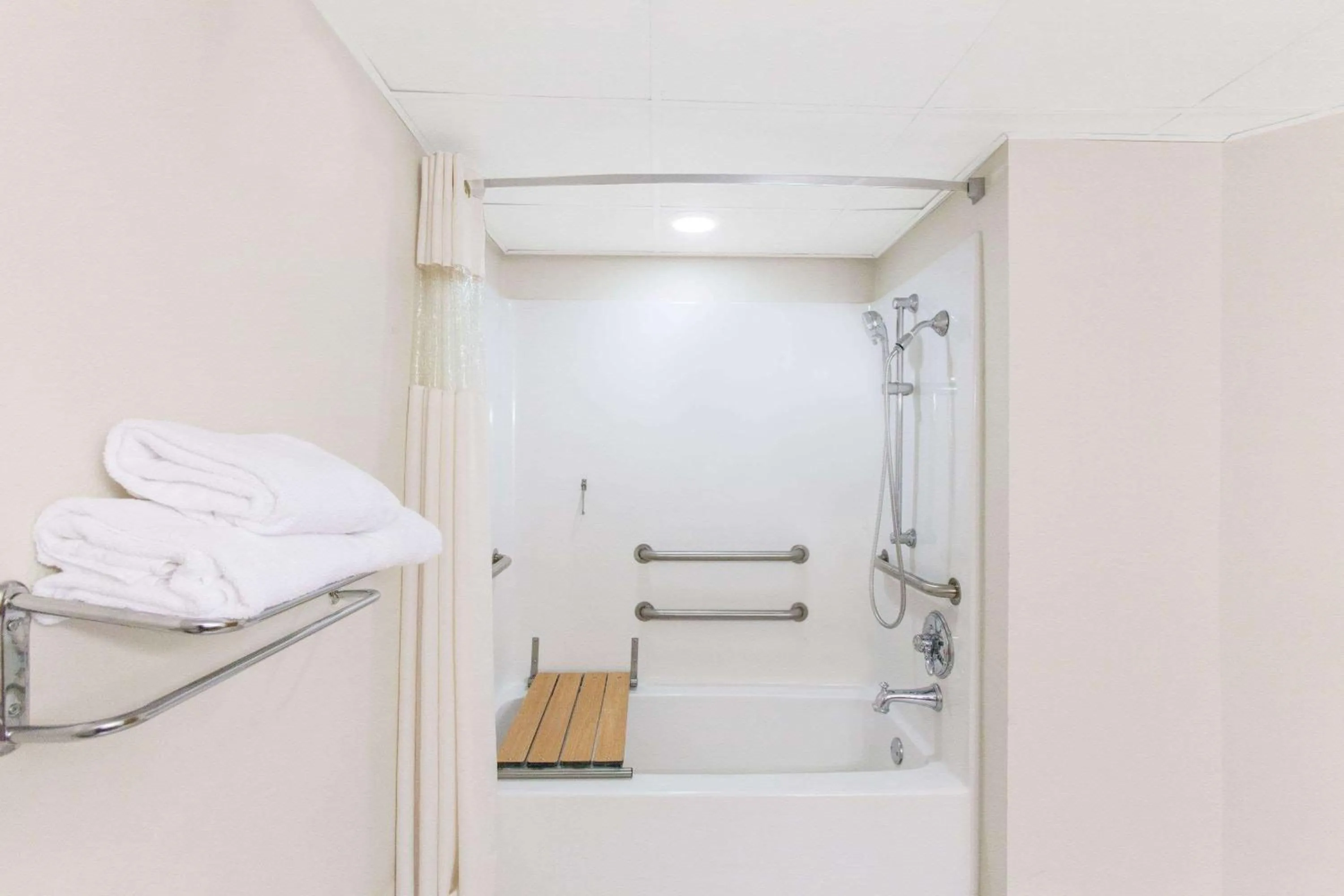 Bathroom in Baymont by Wyndham Branson - On the Strip